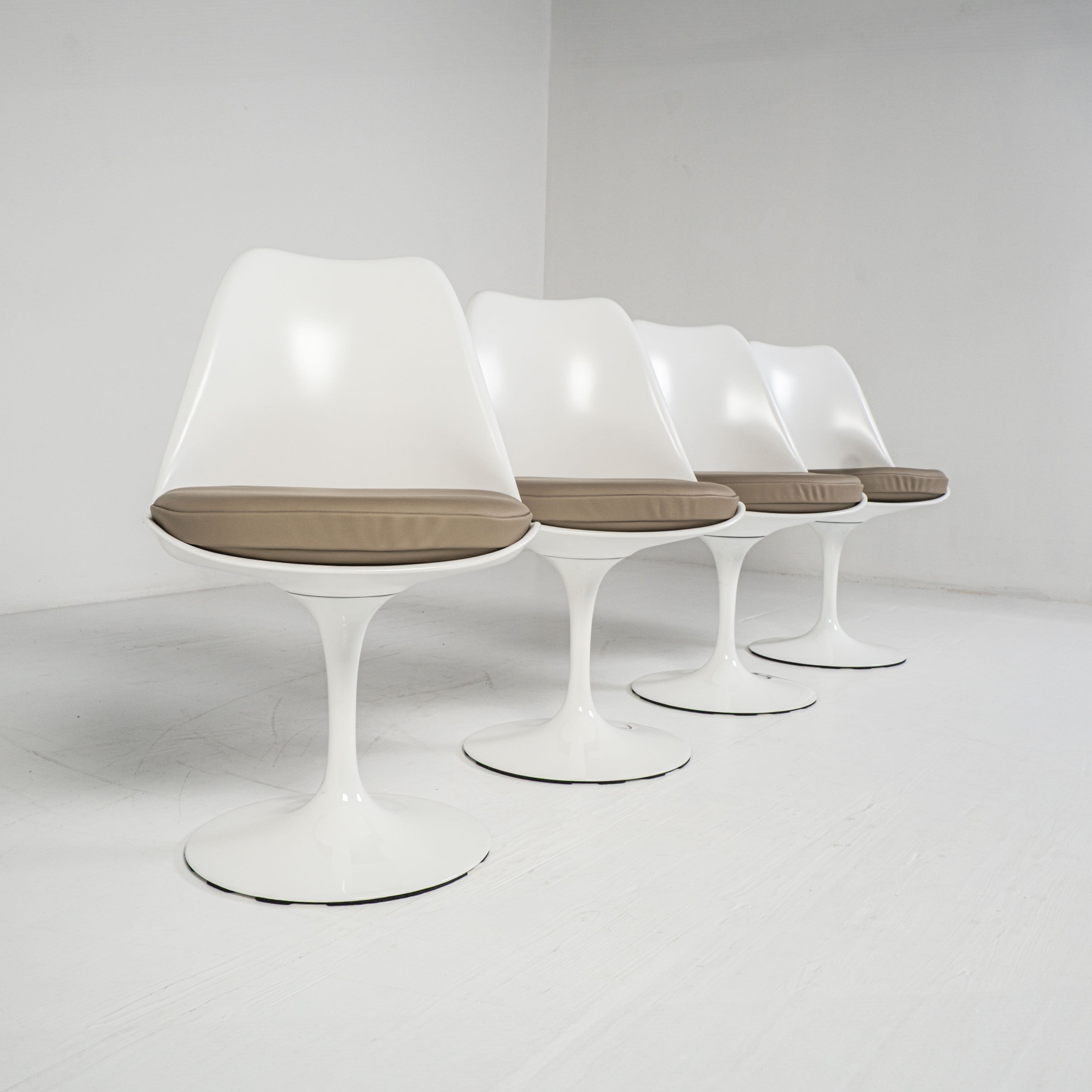 Knoll - Eero Saarinen - Chaise (4) - Chaise Tulipe - Aluminium, Tissu