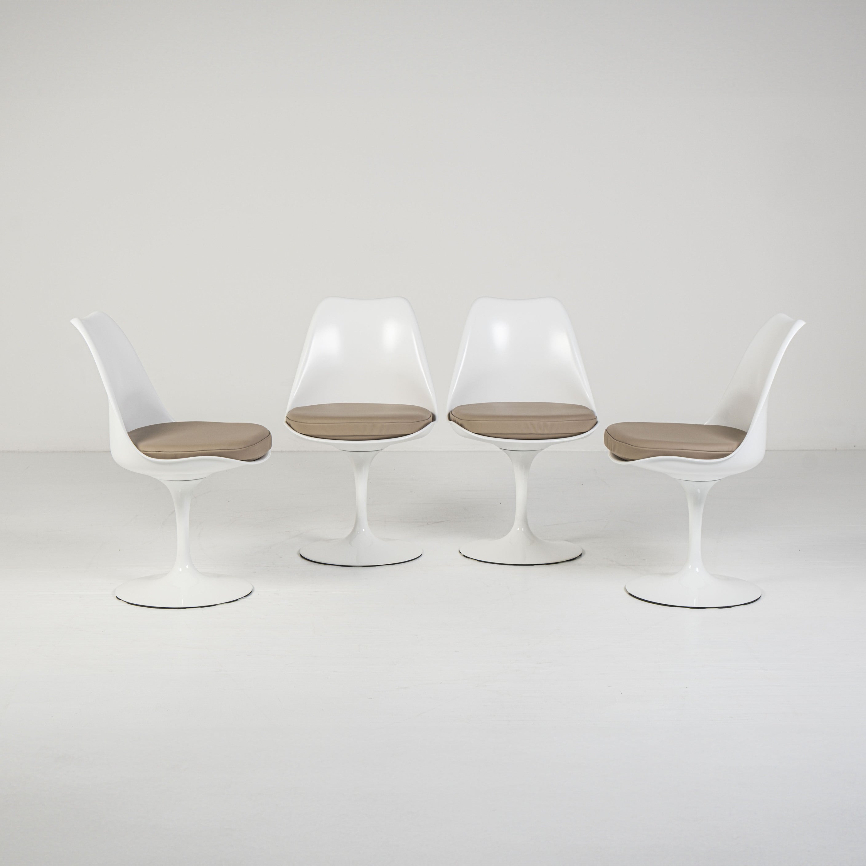 Knoll - Eero Saarinen - Chaise (4) - Chaise Tulipe - Aluminium, Tissu