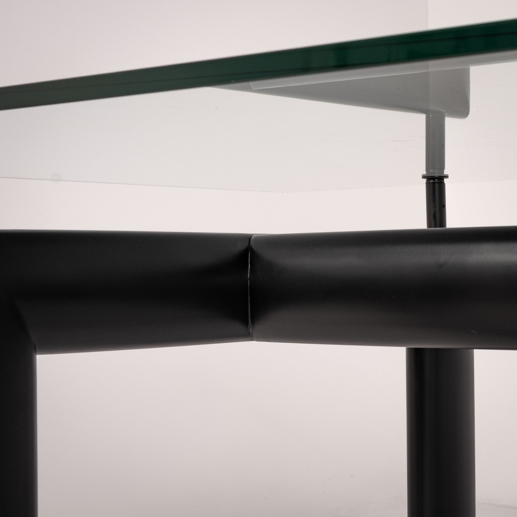 Tavolo LC6 – Design Le Corbusier per Cassina