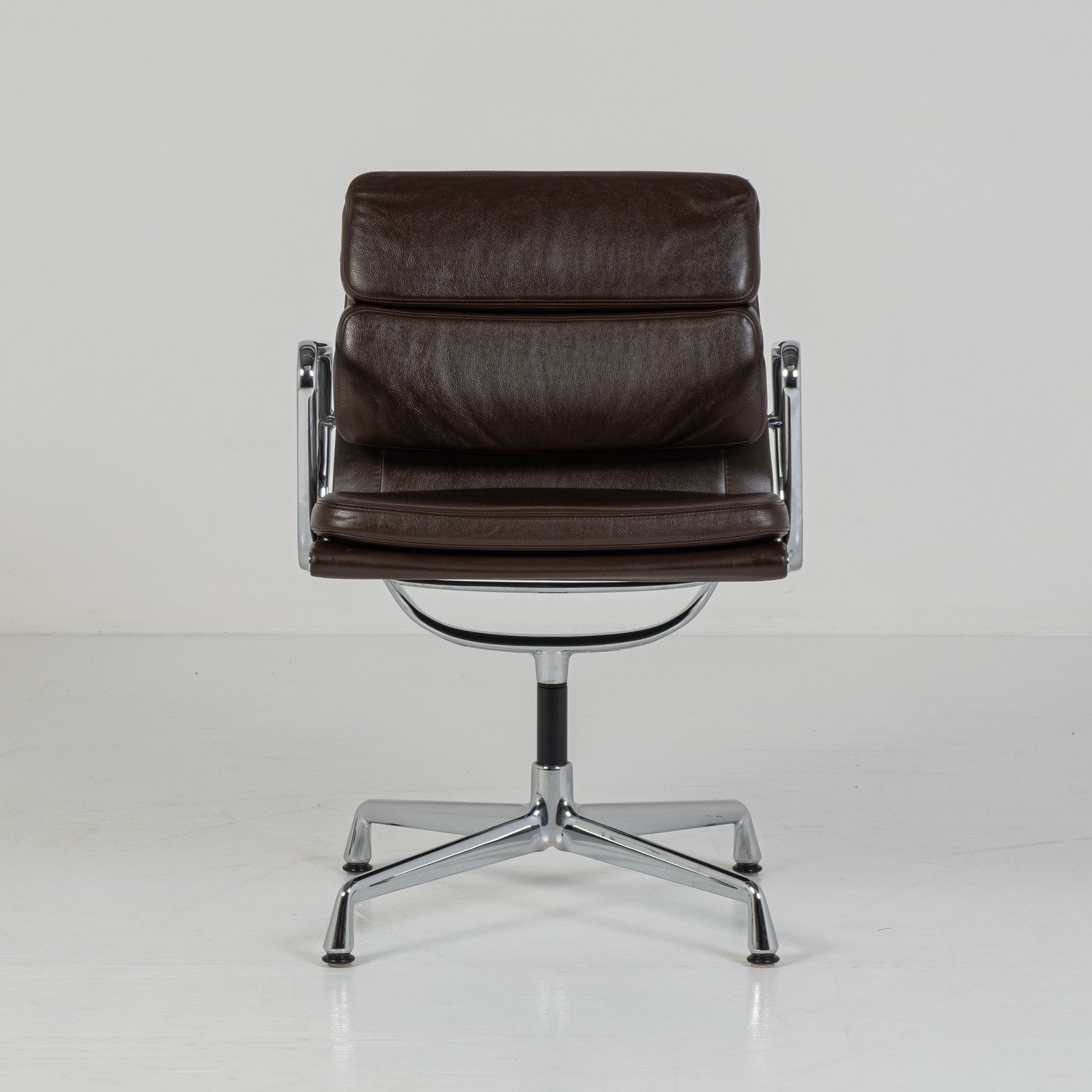 Sedia da ufficio Soft Pad EA 217 di Charles e Ray Eames per ICF (Copia)