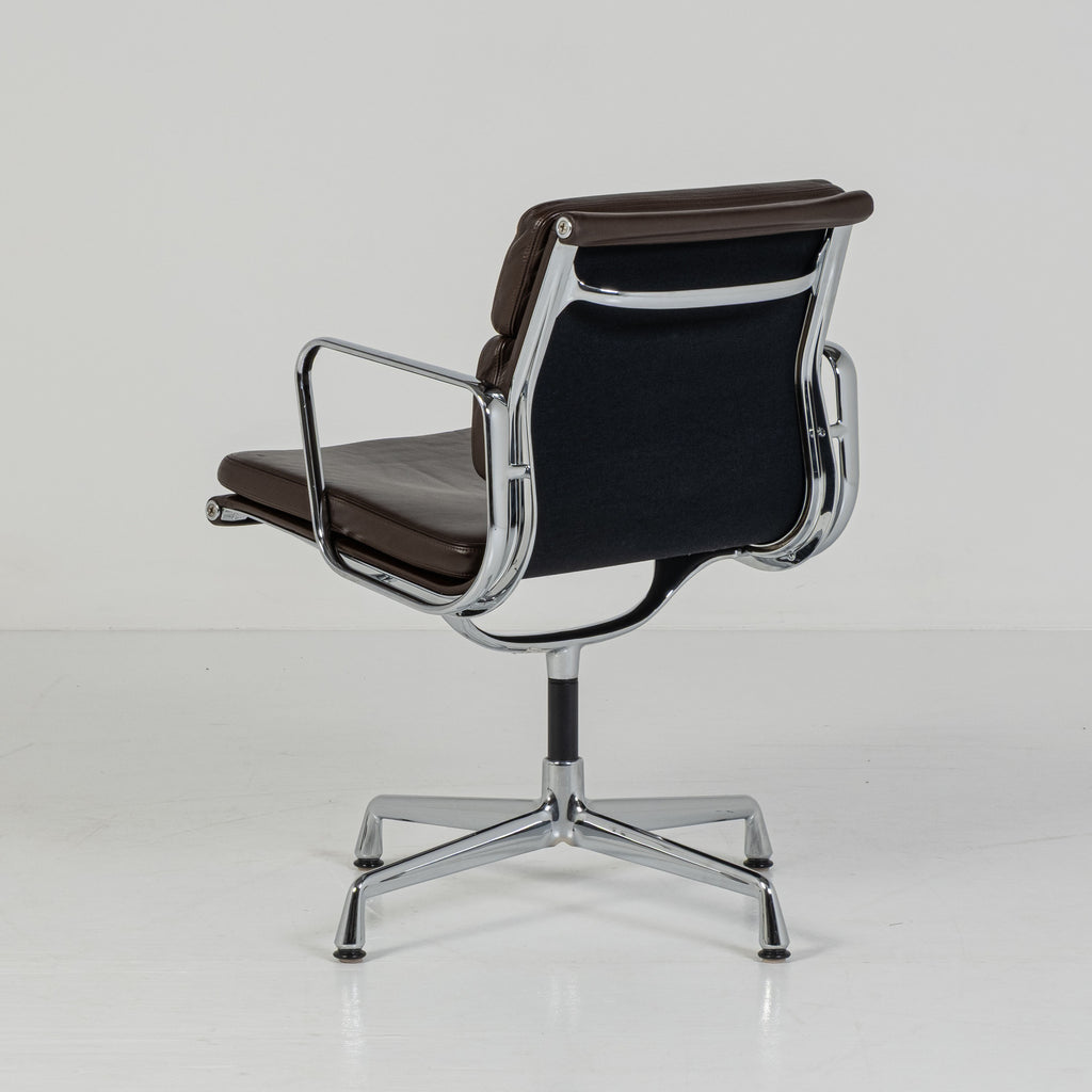 Chaise de bureau Soft Pad EA 217 de Charles et Ray Eames pour ICF