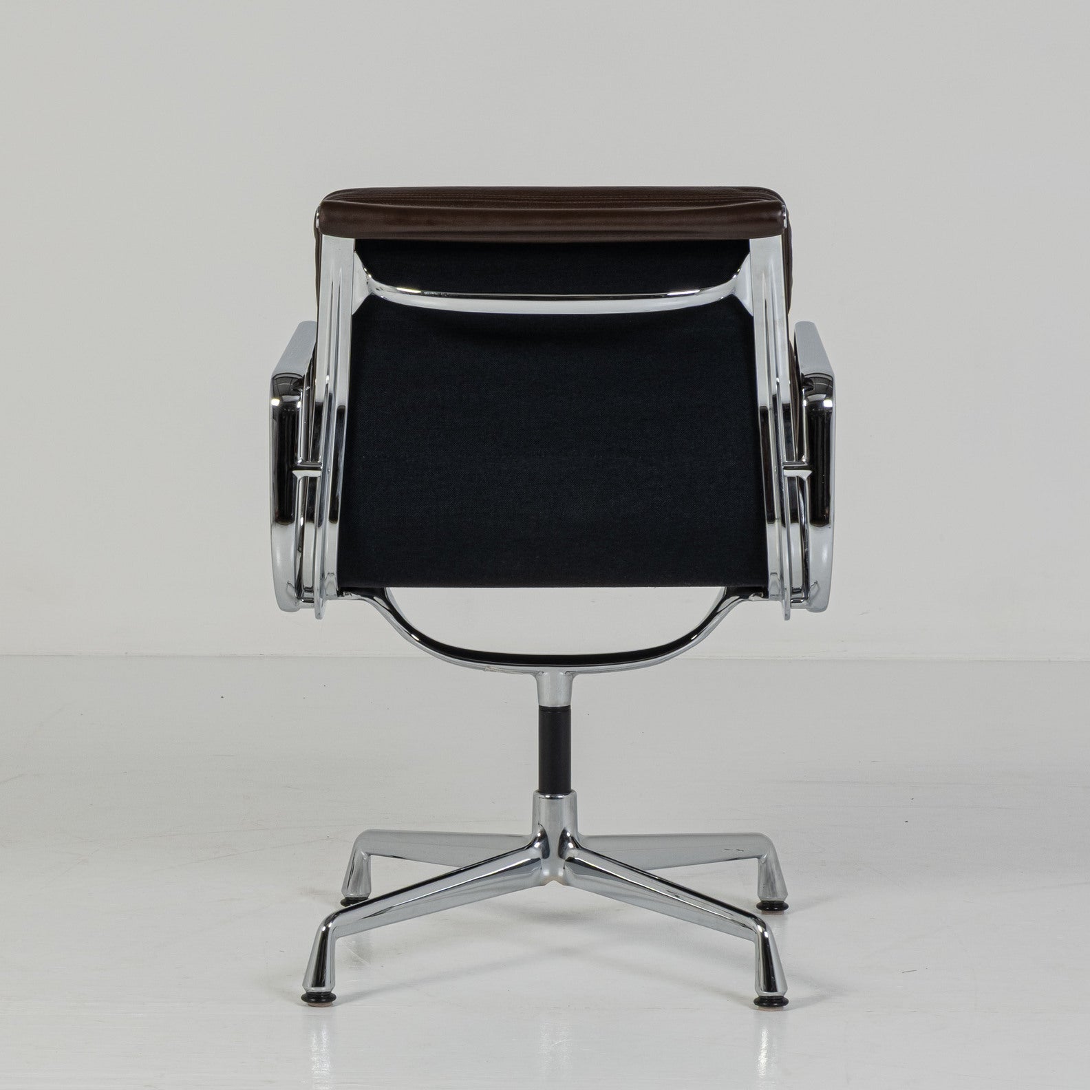 Chaise de bureau Soft Pad EA 217 de Charles et Ray Eames pour ICF