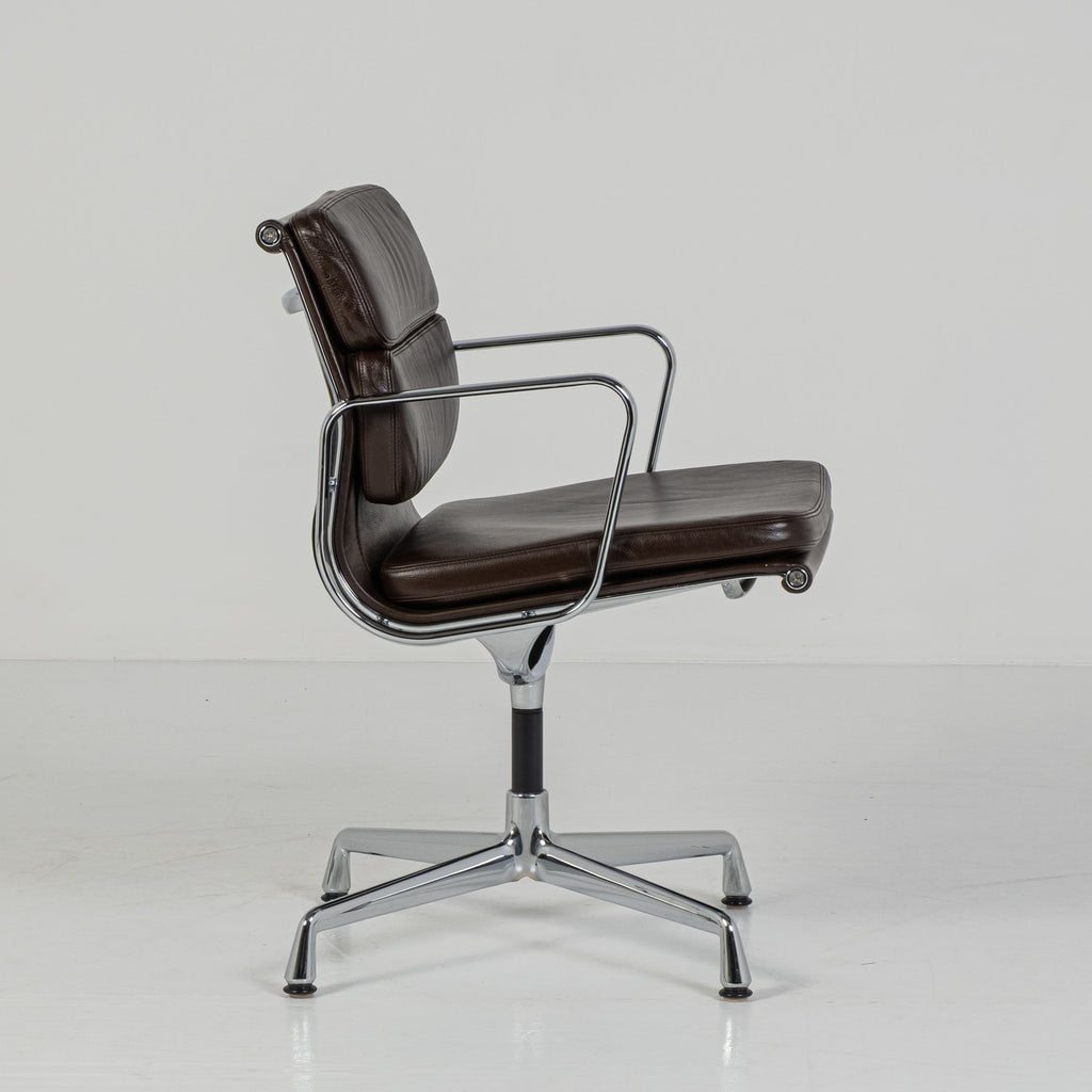 Sedia da ufficio Soft Pad EA 217 di Charles e Ray Eames per ICF (Copia)