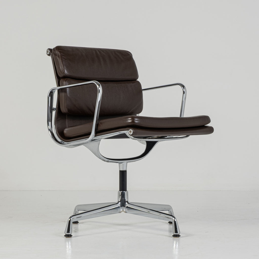 Chaise de bureau Soft Pad EA 217 de Charles et Ray Eames pour ICF