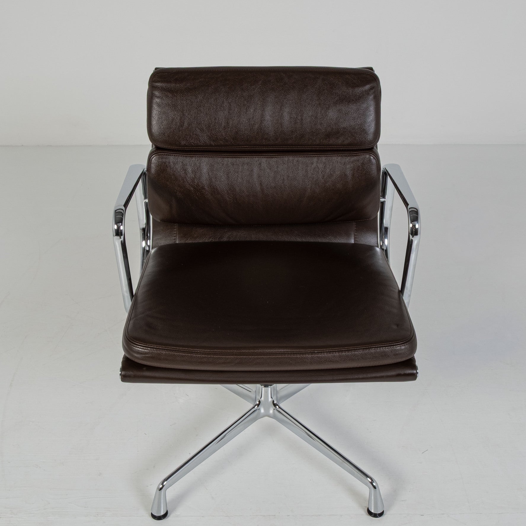 Chaise de bureau Soft Pad EA 217 de Charles et Ray Eames pour ICF