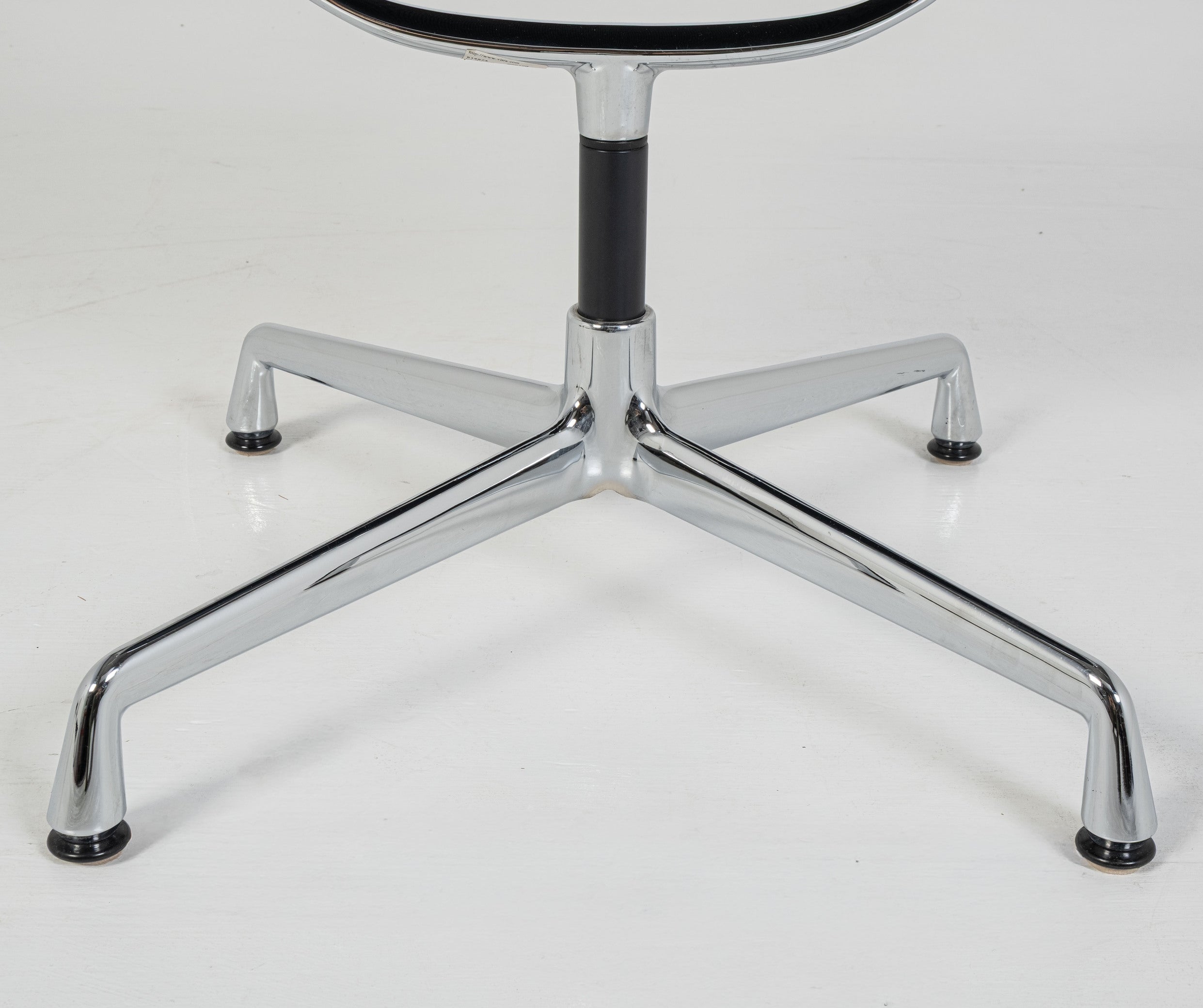 Sedia da ufficio Soft Pad EA 217 di Charles e Ray Eames per ICF (Copia)