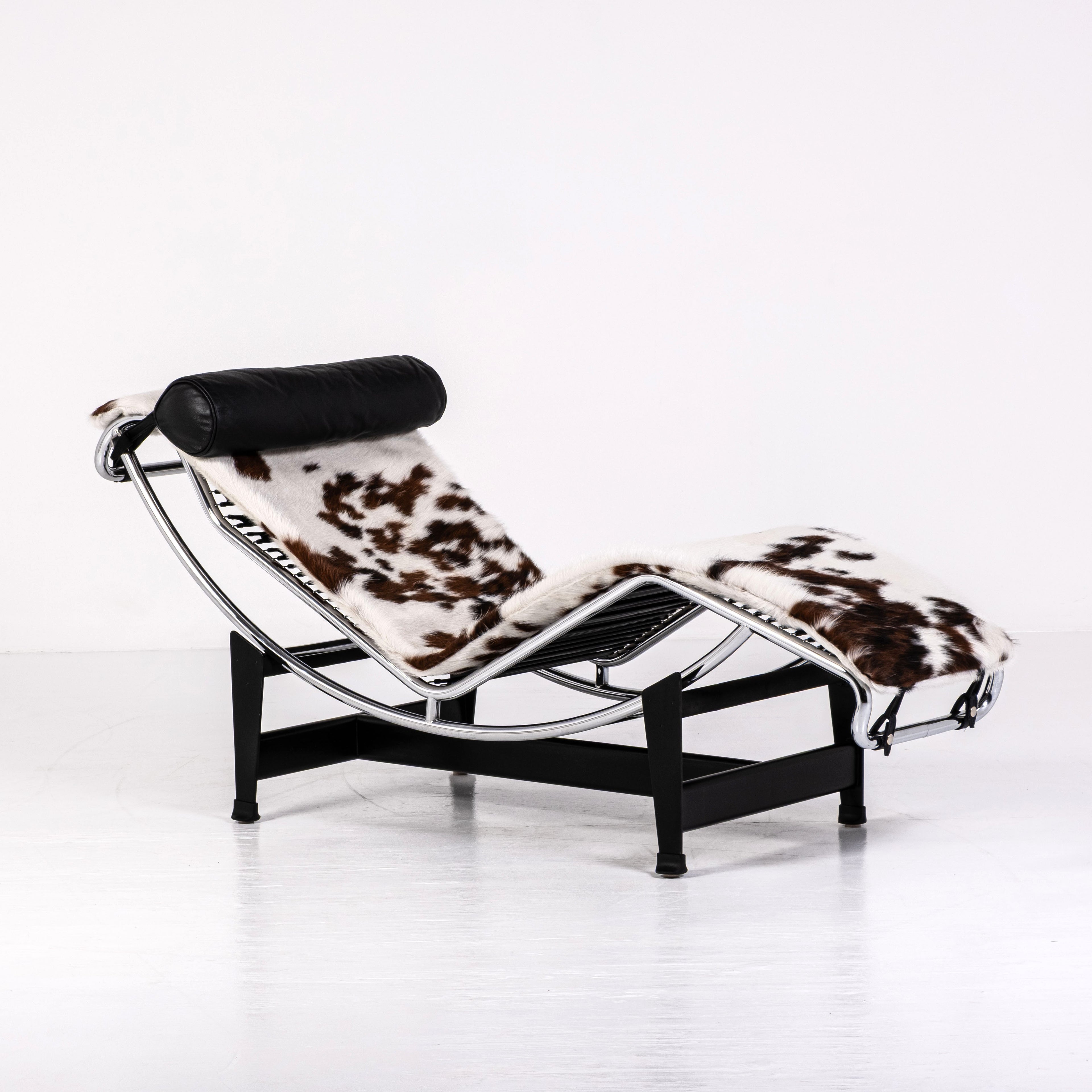 LC4 Chaise Longue by Le Corbusier, Pierre Jeanneret and Charlotte Perriand for Alivar