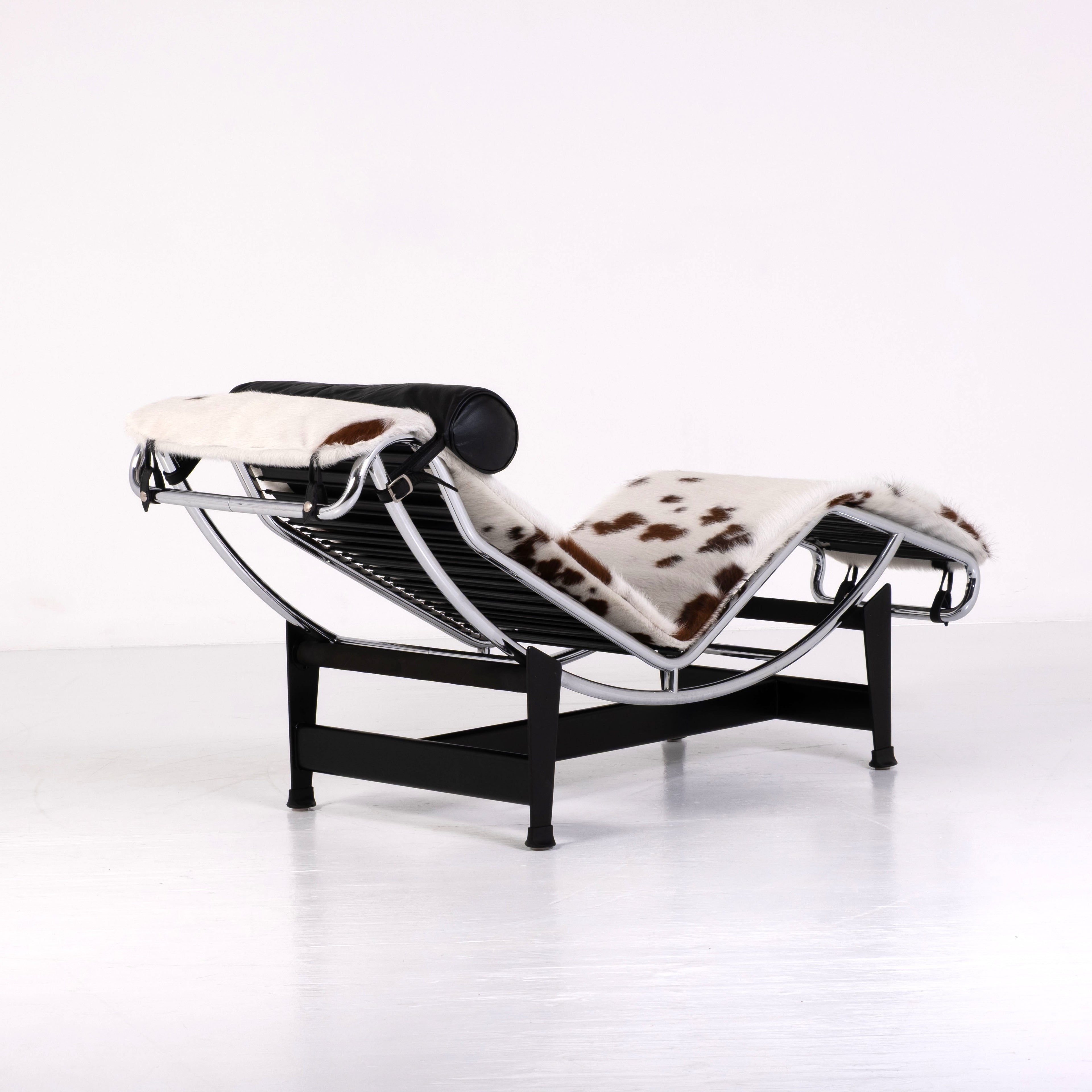 LC4 Chaise Longue by Le Corbusier, Pierre Jeanneret and Charlotte Perriand for Alivar