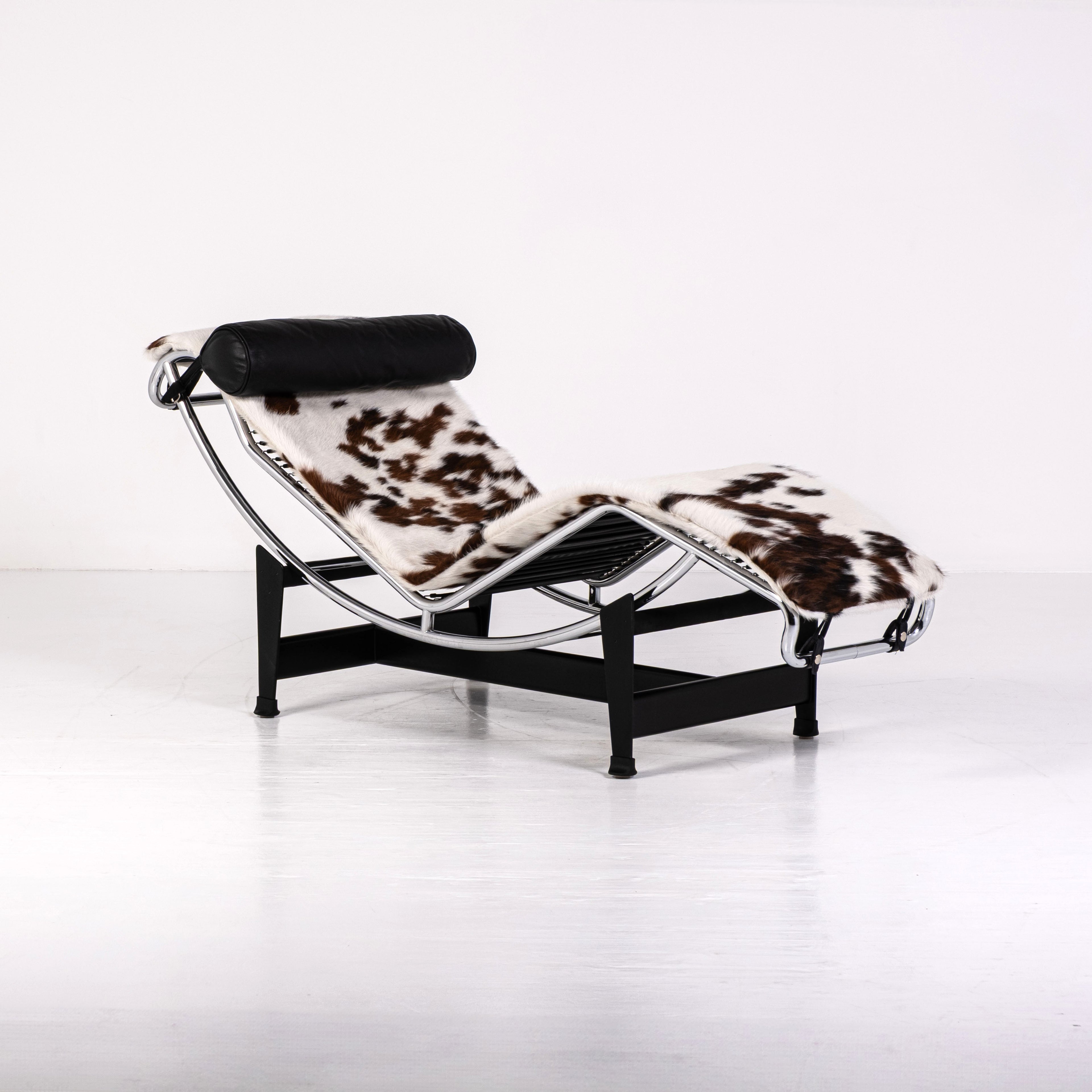 LC4 Chaise Longue by Le Corbusier, Pierre Jeanneret and Charlotte Perriand for Alivar