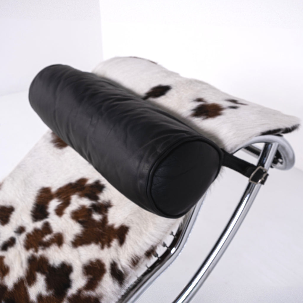 LC4 Chaise Longue by Le Corbusier, Pierre Jeanneret and Charlotte Perriand for Alivar