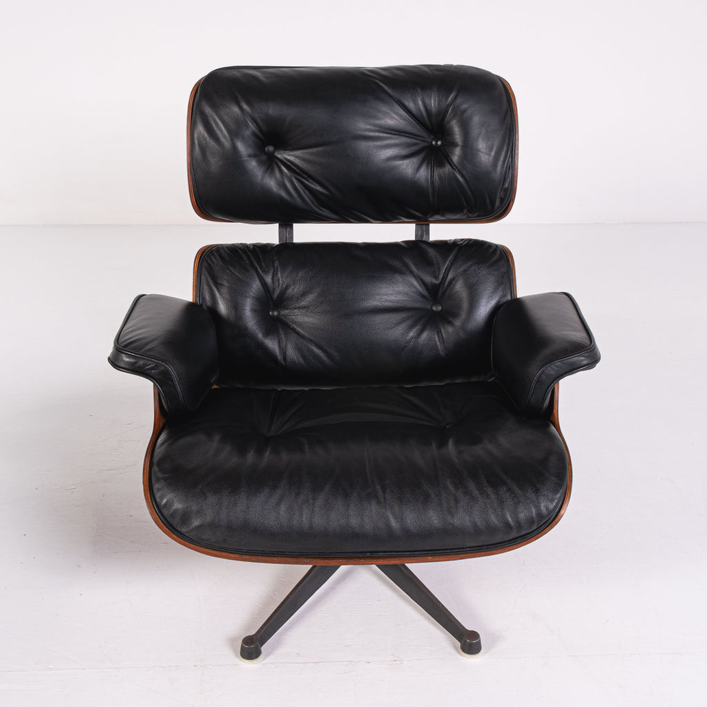 Herman Miller, ICF - Charles Eames, Ray Eames - Poltrona con pouf - Lounge chair - Noce