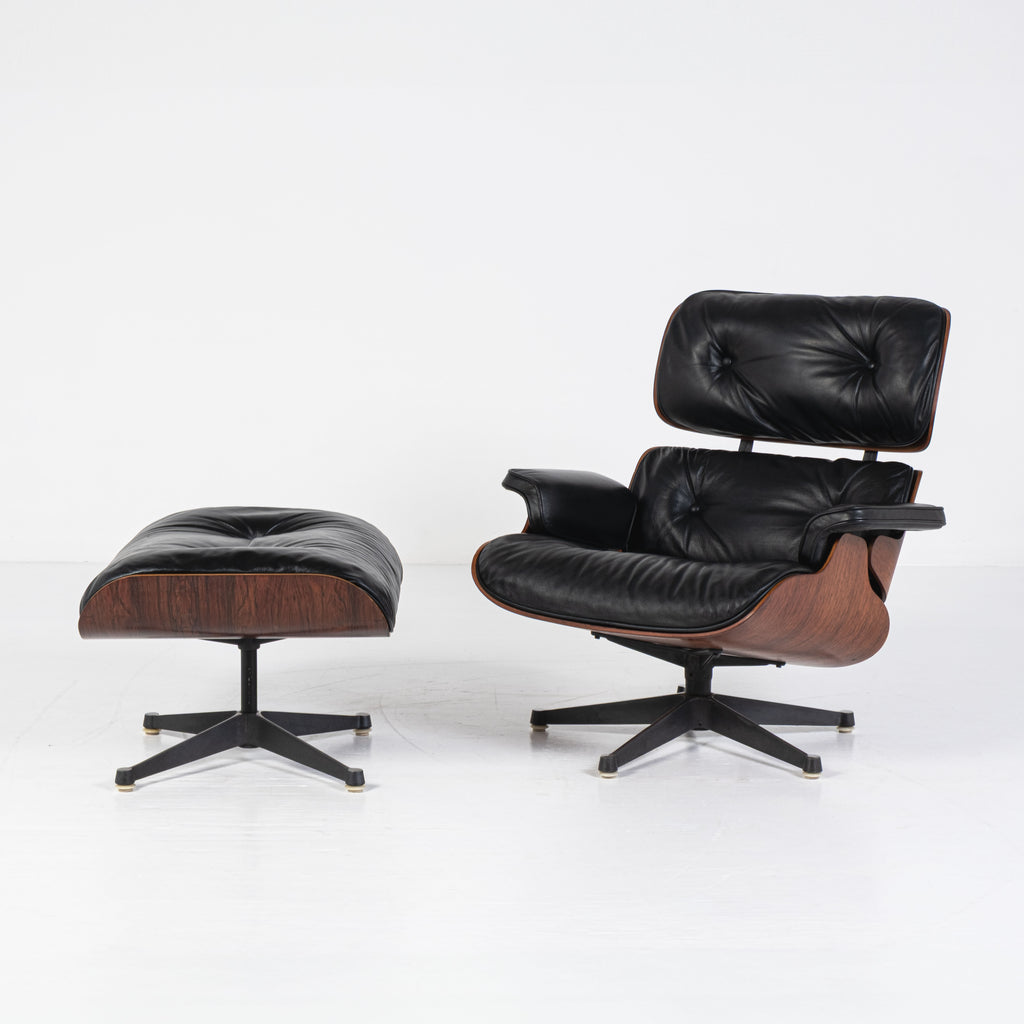 Herman Miller, ICF - Charles Eames, Ray Eames - Poltrona con pouf - Lounge chair - Noce