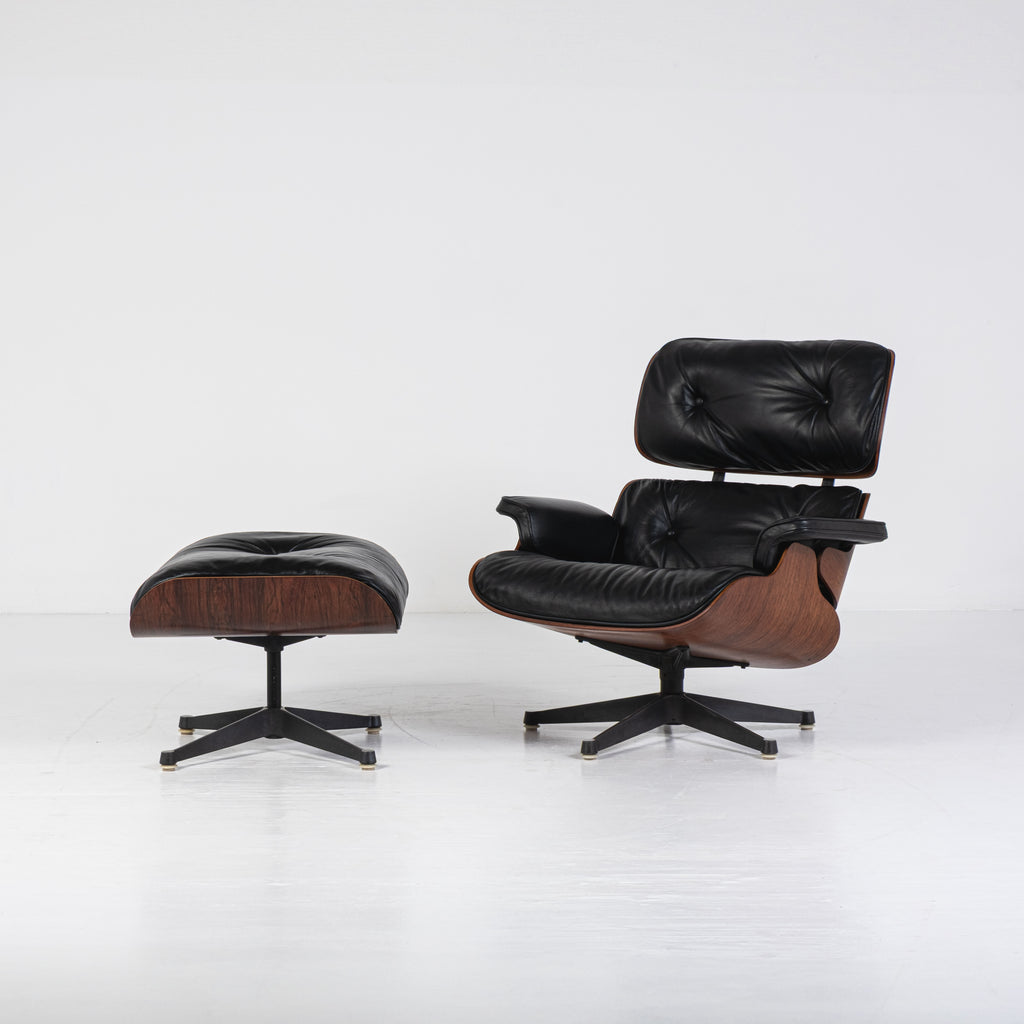 Herman Miller, ICF - Charles Eames, Ray Eames - Poltrona con pouf - Lounge chair - Noce