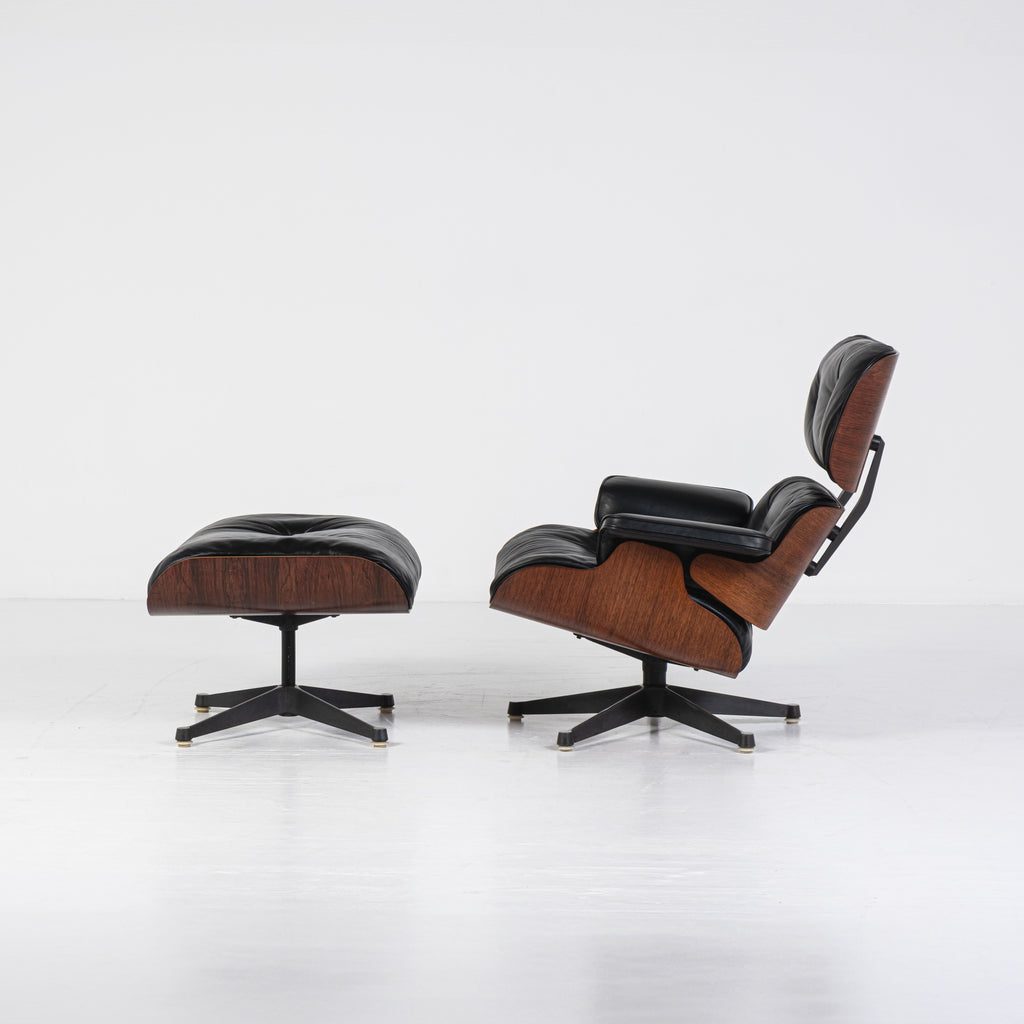 Herman Miller, ICF - Charles Eames, Ray Eames - Poltrona con pouf - Lounge chair - Noce