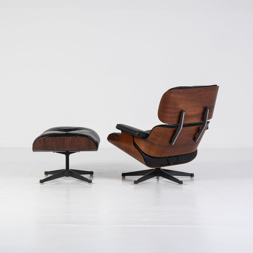 Herman Miller, ICF - Charles Eames, Ray Eames - Poltrona con pouf - Lounge chair - Noce