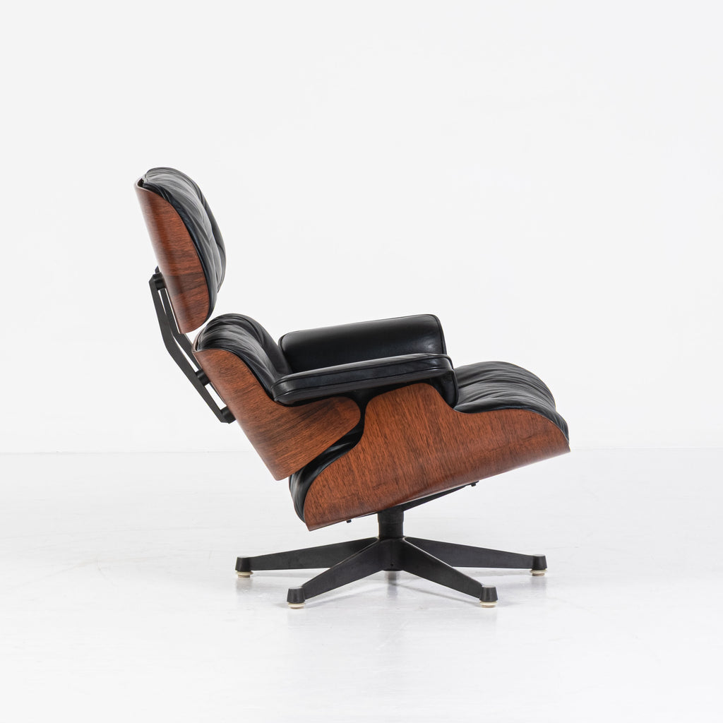 Herman Miller, ICF - Charles Eames, Ray Eames - Poltrona con pouf - Lounge chair - Noce