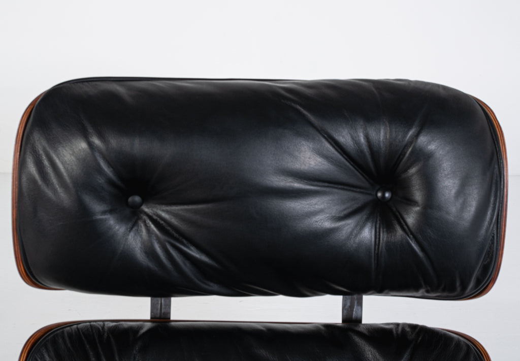 Herman Miller, ICF - Charles Eames, Ray Eames - Poltrona con pouf - Lounge chair - Noce