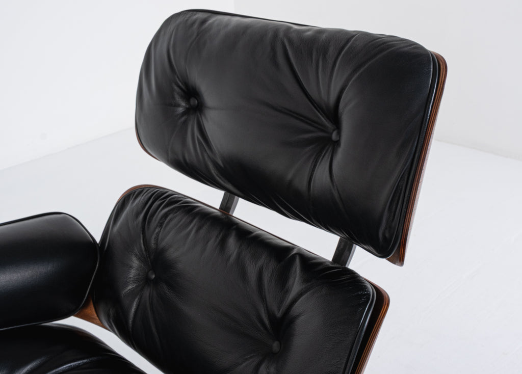 Herman Miller, ICF - Charles Eames, Ray Eames - Poltrona con pouf - Lounge chair - Noce