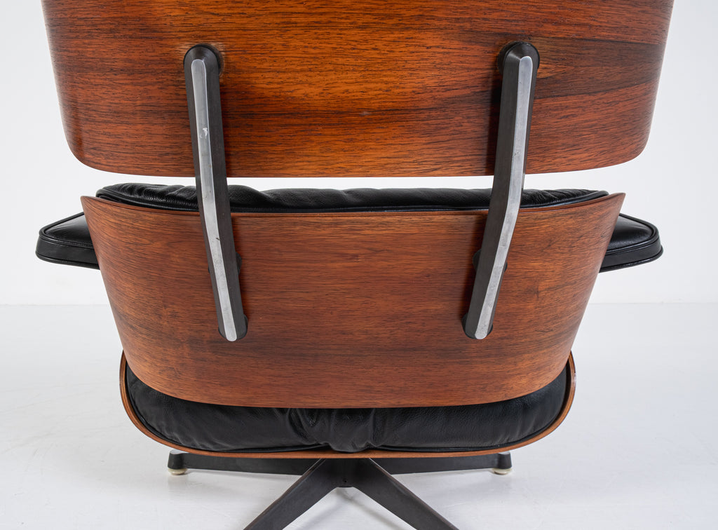 Herman Miller, ICF - Charles Eames, Ray Eames - Poltrona con pouf - Lounge chair - Noce