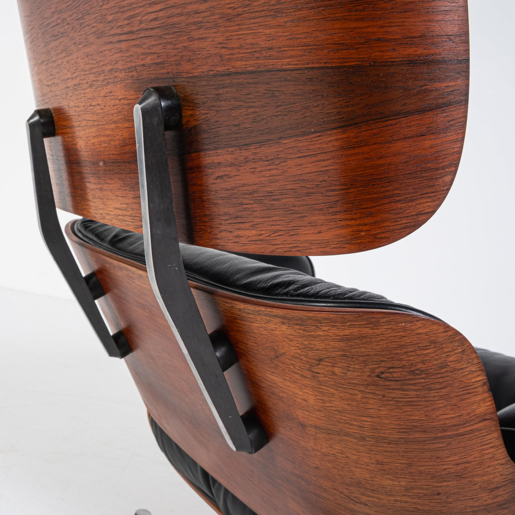 Herman Miller, ICF - Charles Eames, Ray Eames - Poltrona con pouf - Lounge chair - Noce