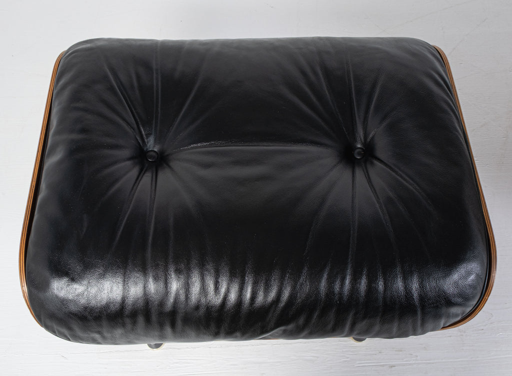Herman Miller, ICF - Charles Eames, Ray Eames - Poltrona con pouf - Lounge chair - Noce
