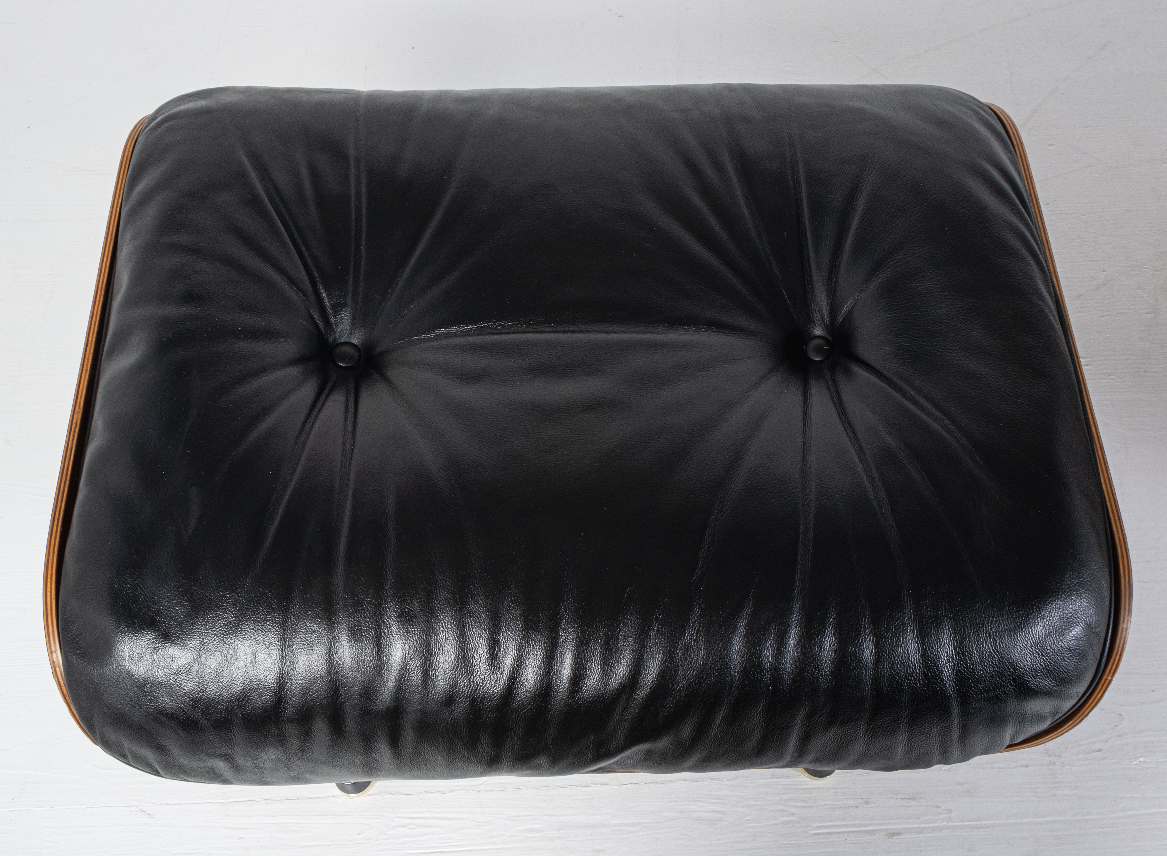 Herman Miller, ICF - Charles Eames, Ray Eames - Poltrona con pouf - Lounge chair - Noce