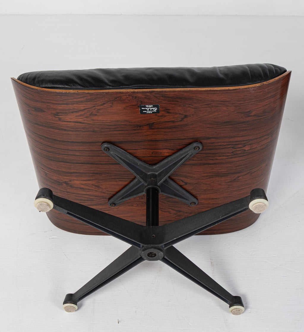 Herman Miller, ICF - Charles Eames, Ray Eames - Poltrona con pouf - Lounge chair - Noce