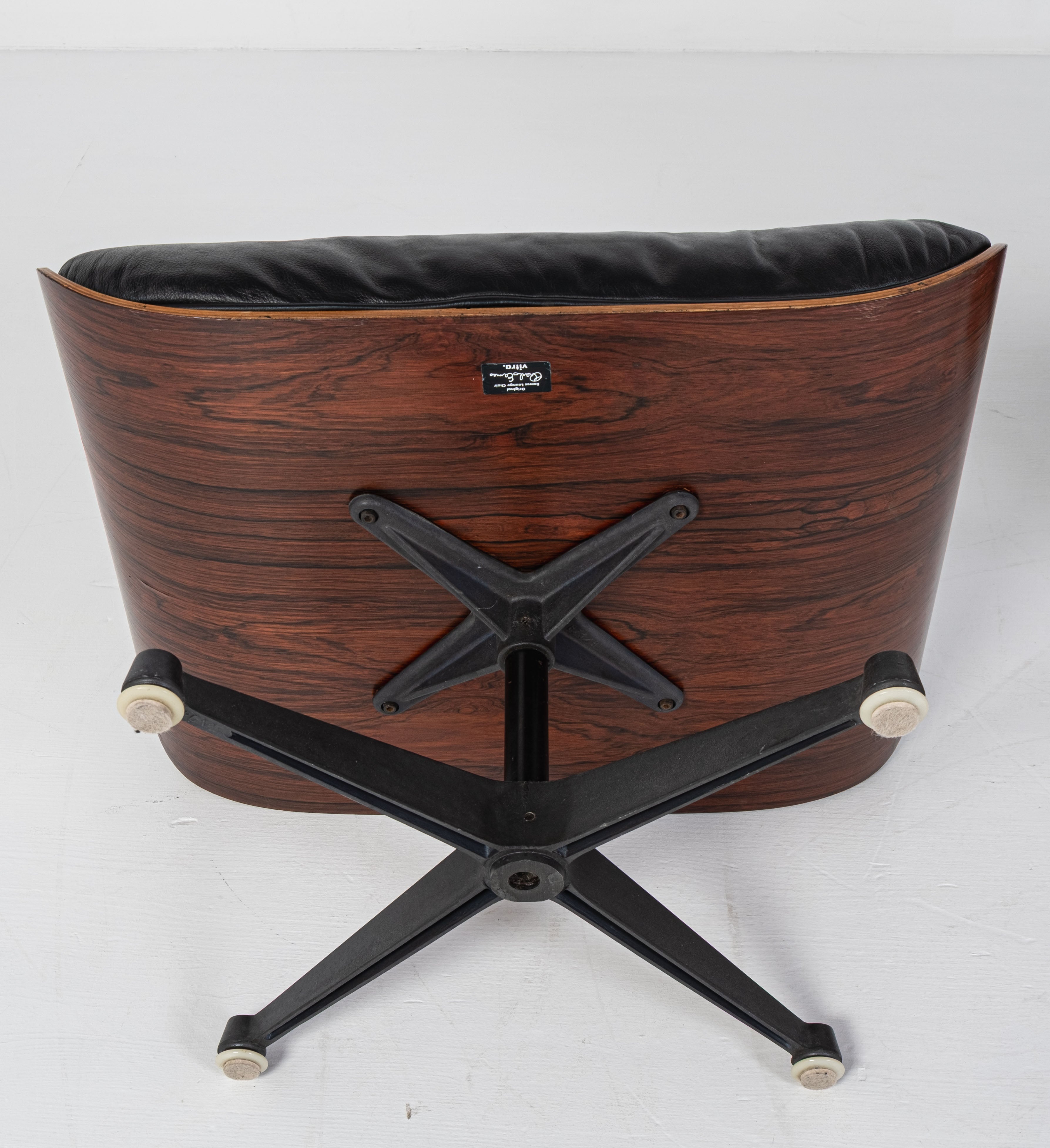 Herman Miller, ICF - Charles Eames, Ray Eames - Poltrona con pouf - Lounge chair - Noce