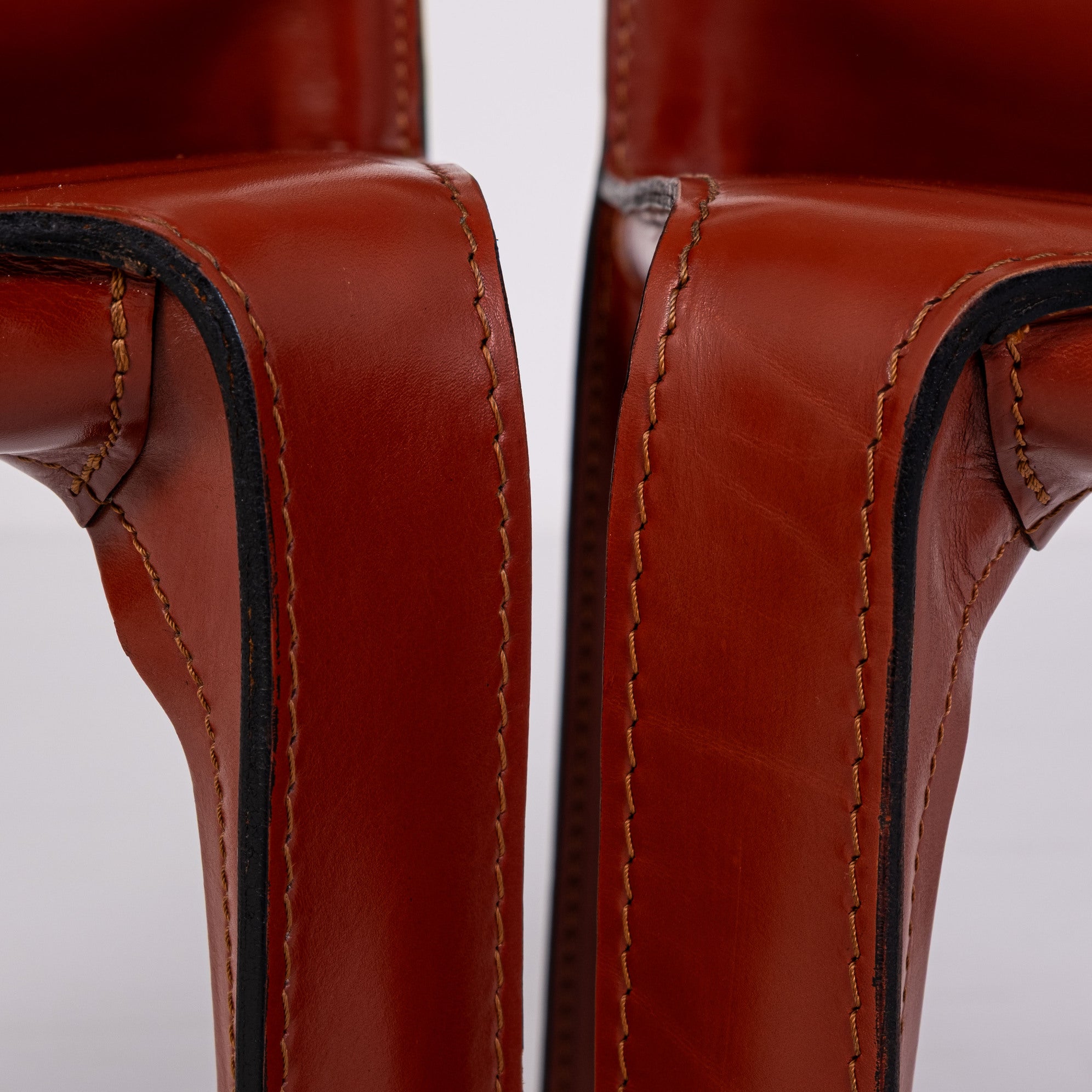 Set di 2 Sedie Cab – Design Mario Bellini per Cassina