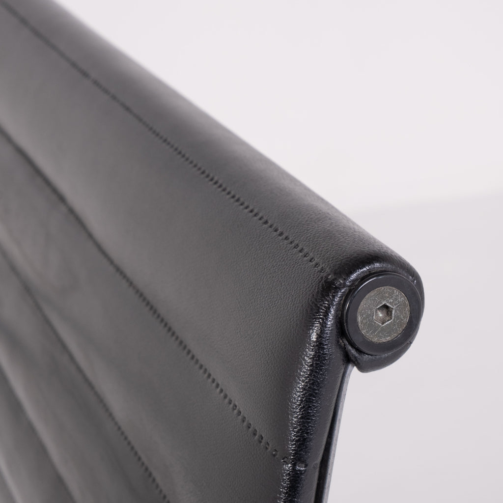 Aluminium Chair EA 108 di Charles & Ray Eames per ICF
