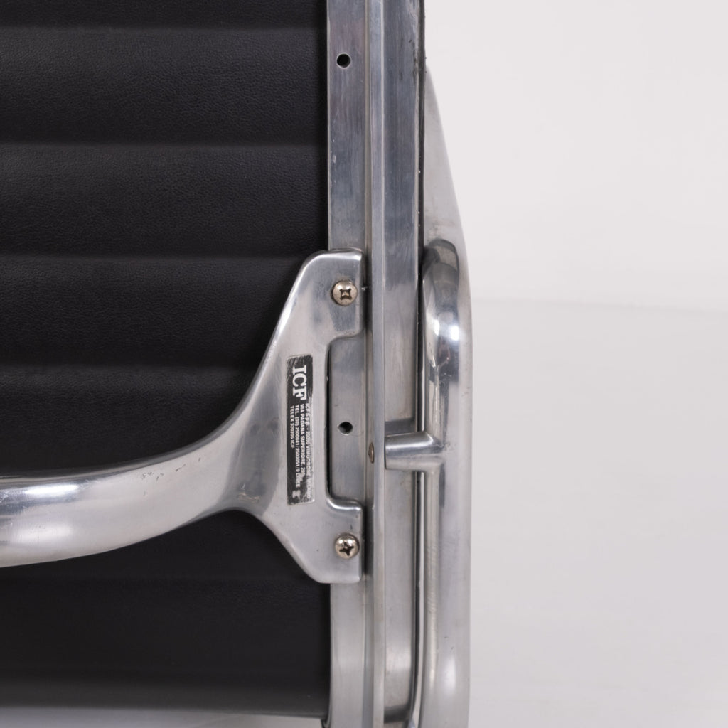Aluminium Chair EA 108 di Charles & Ray Eames per ICF