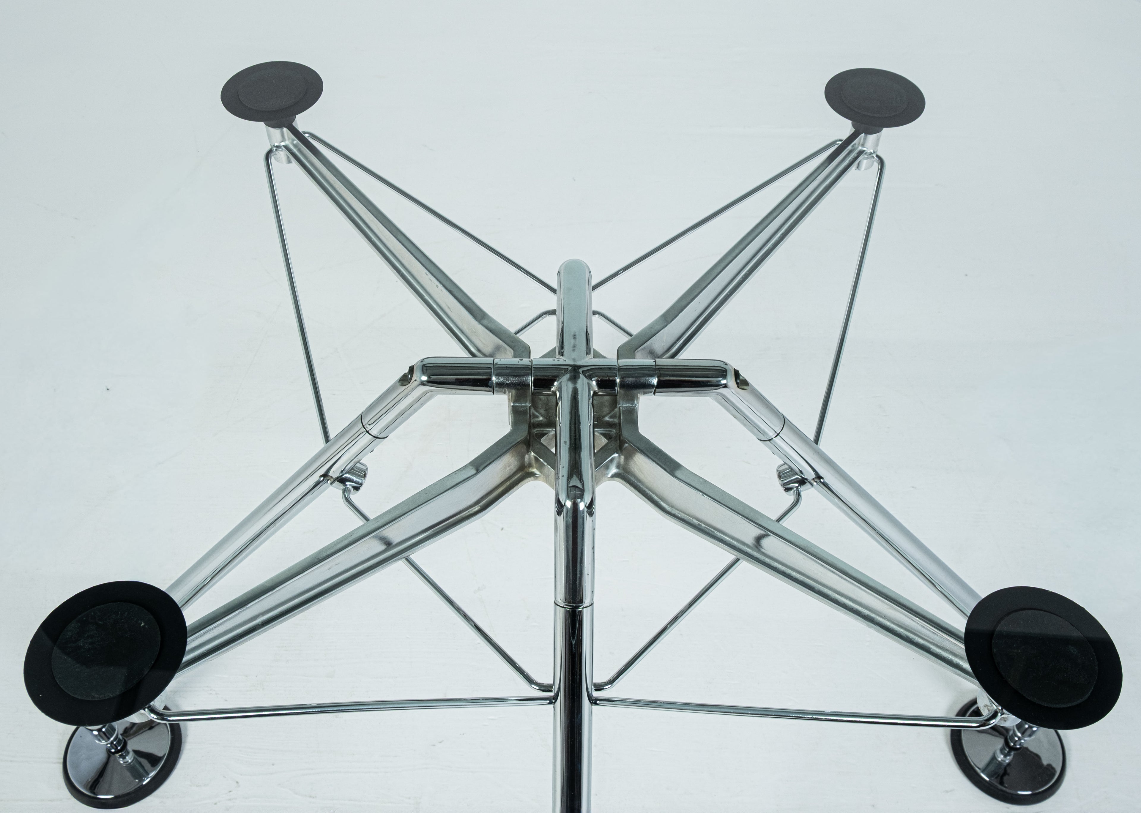 Table Nomos – Design Norman Foster pour Tecno, 1986
