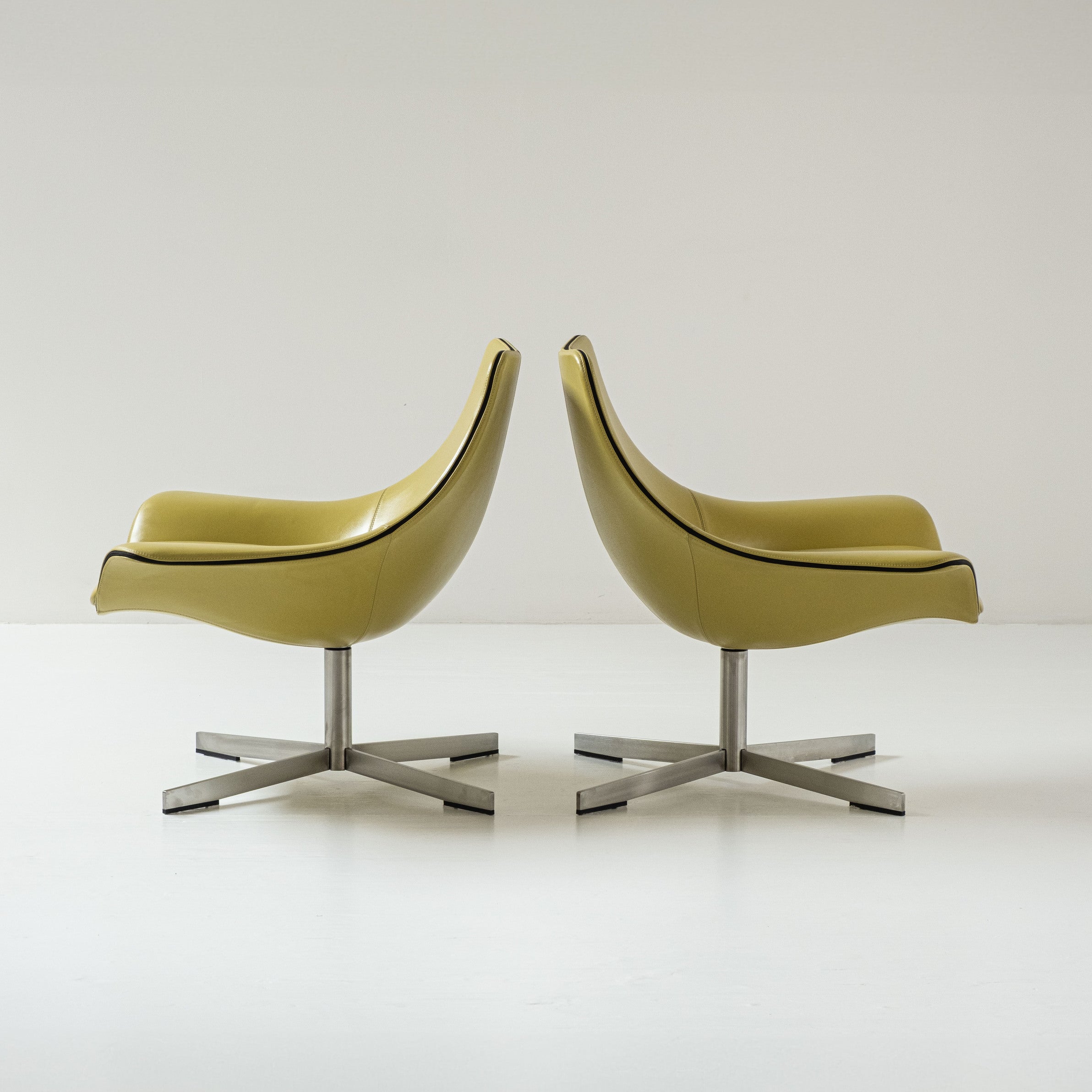 Coppia di Poltroncine 2Leather – Design Rodolfo Dordoni per Matteo Grassi