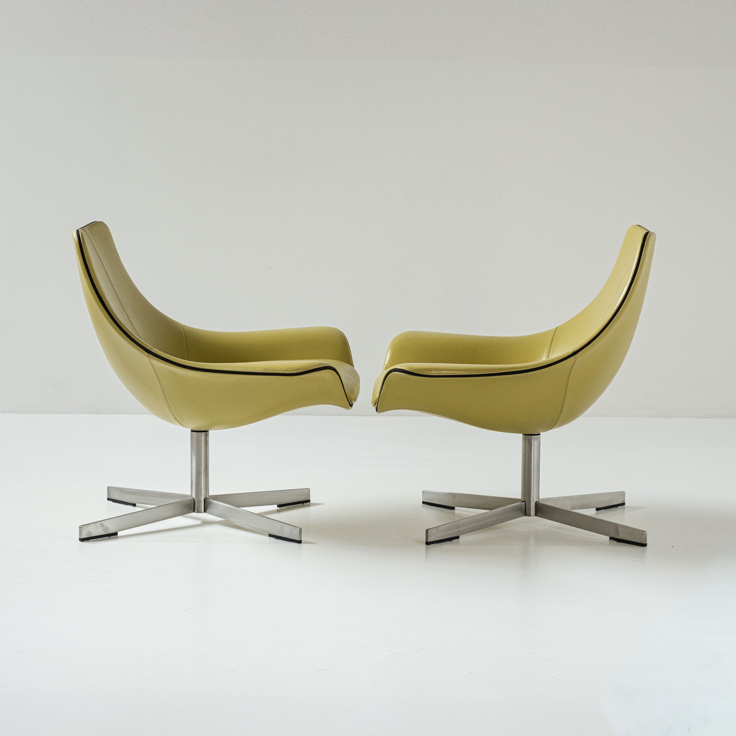 Coppia di Poltroncine 2Leather – Design Rodolfo Dordoni per Matteo Grassi