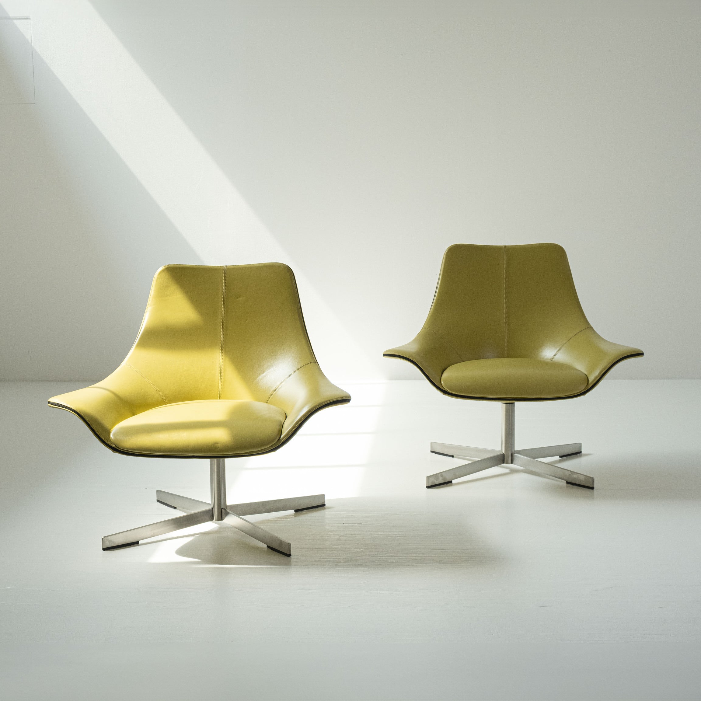 Coppia di Poltroncine 2Leather – Design Rodolfo Dordoni per Matteo Grassi