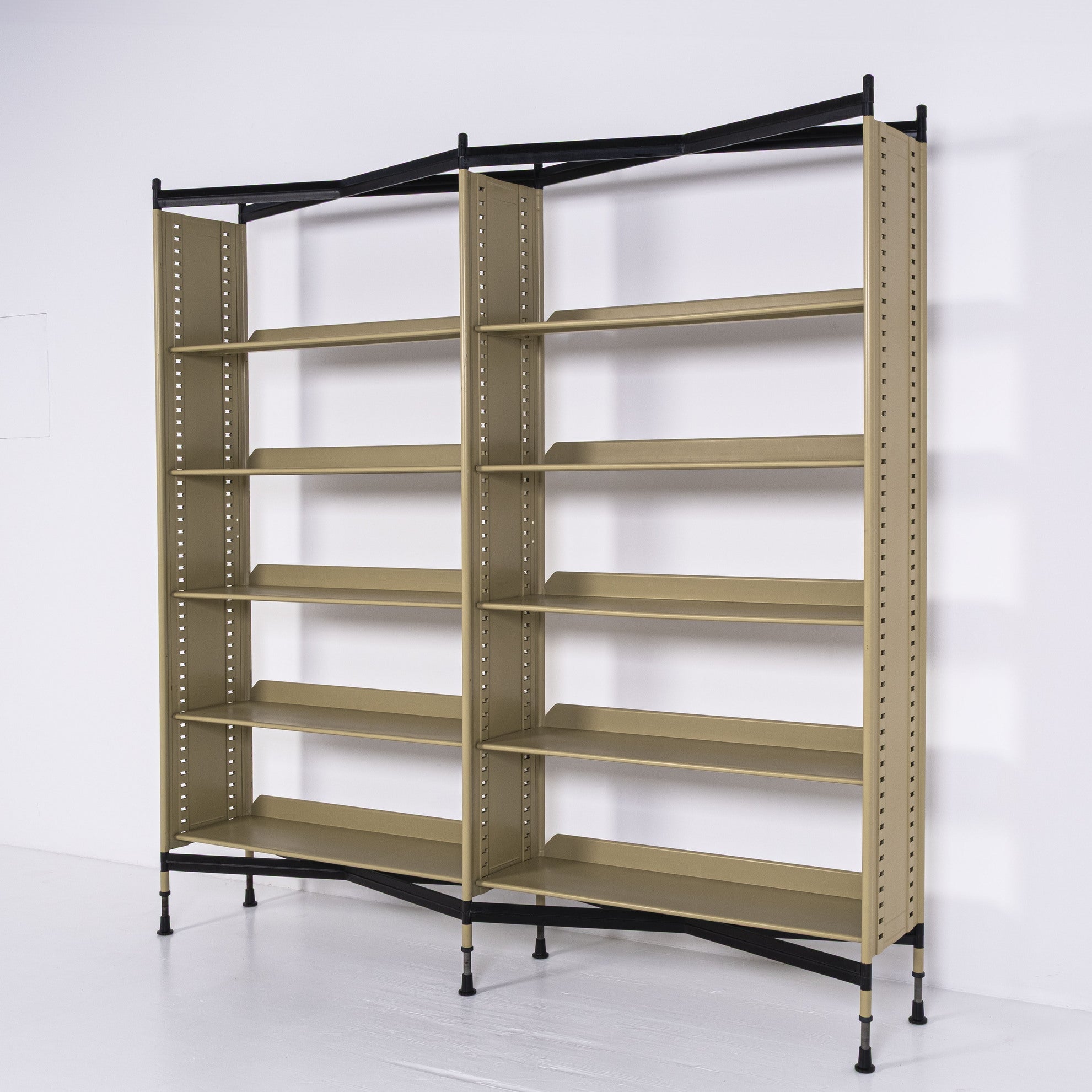 Bibliothèque Spazio – Design Studio BBPR pour Olivetti