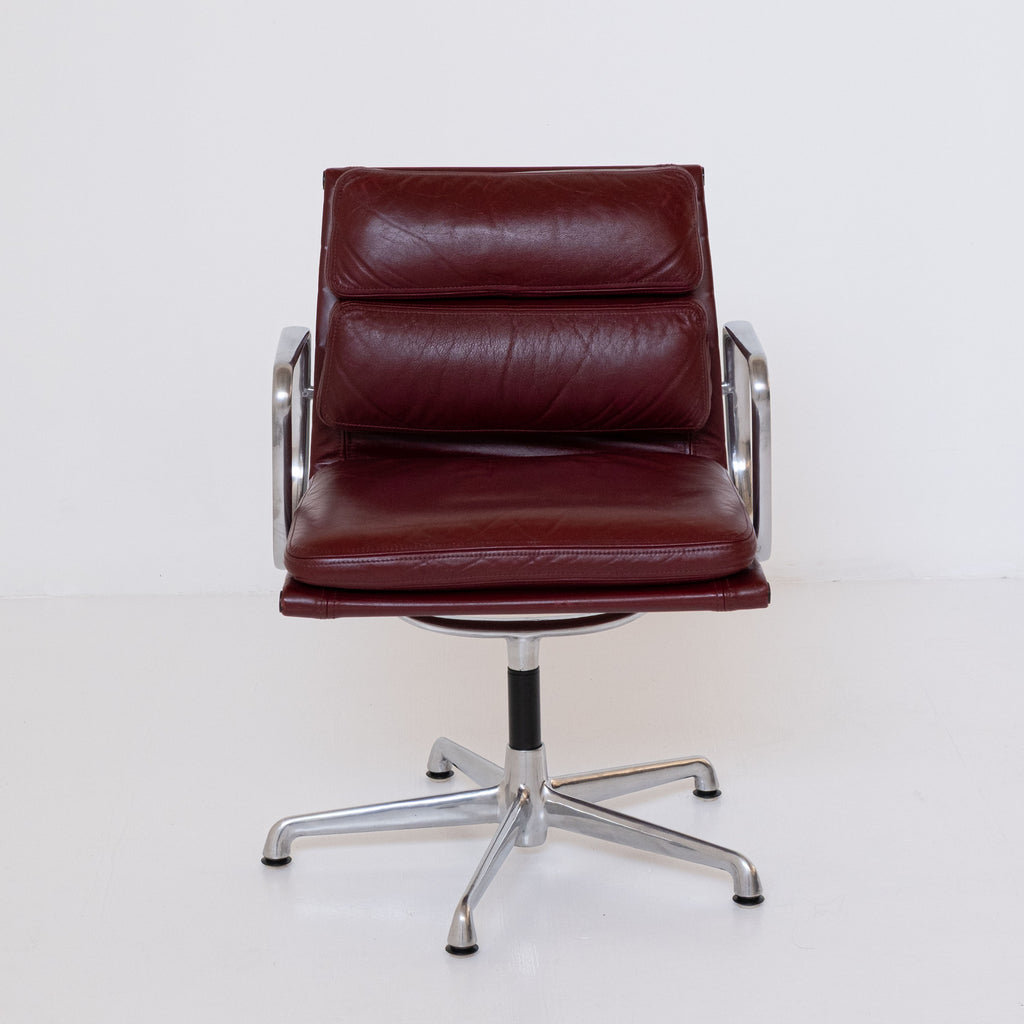 Soft Pad EA 217 Office Chair by Charles and Ray Eames for ICF