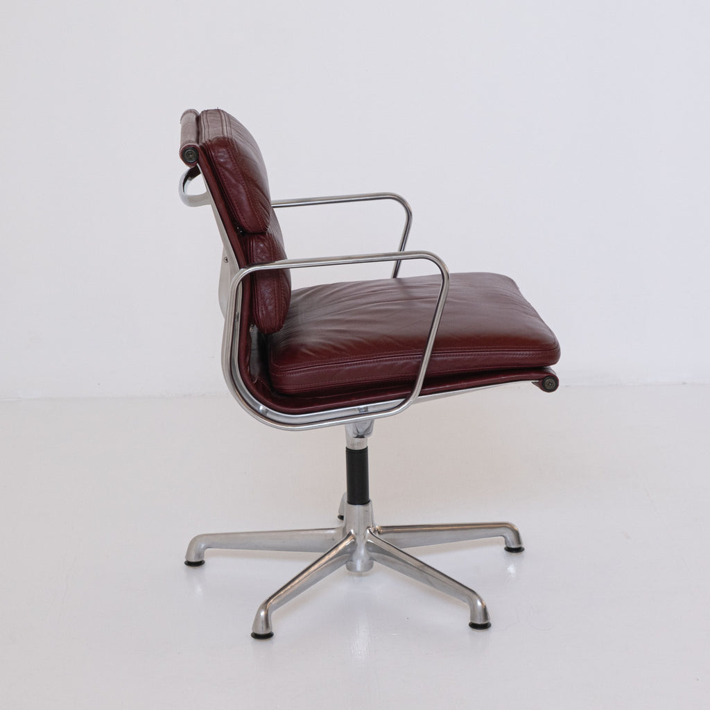 Soft Pad EA 217 Office Chair by Charles and Ray Eames for ICF