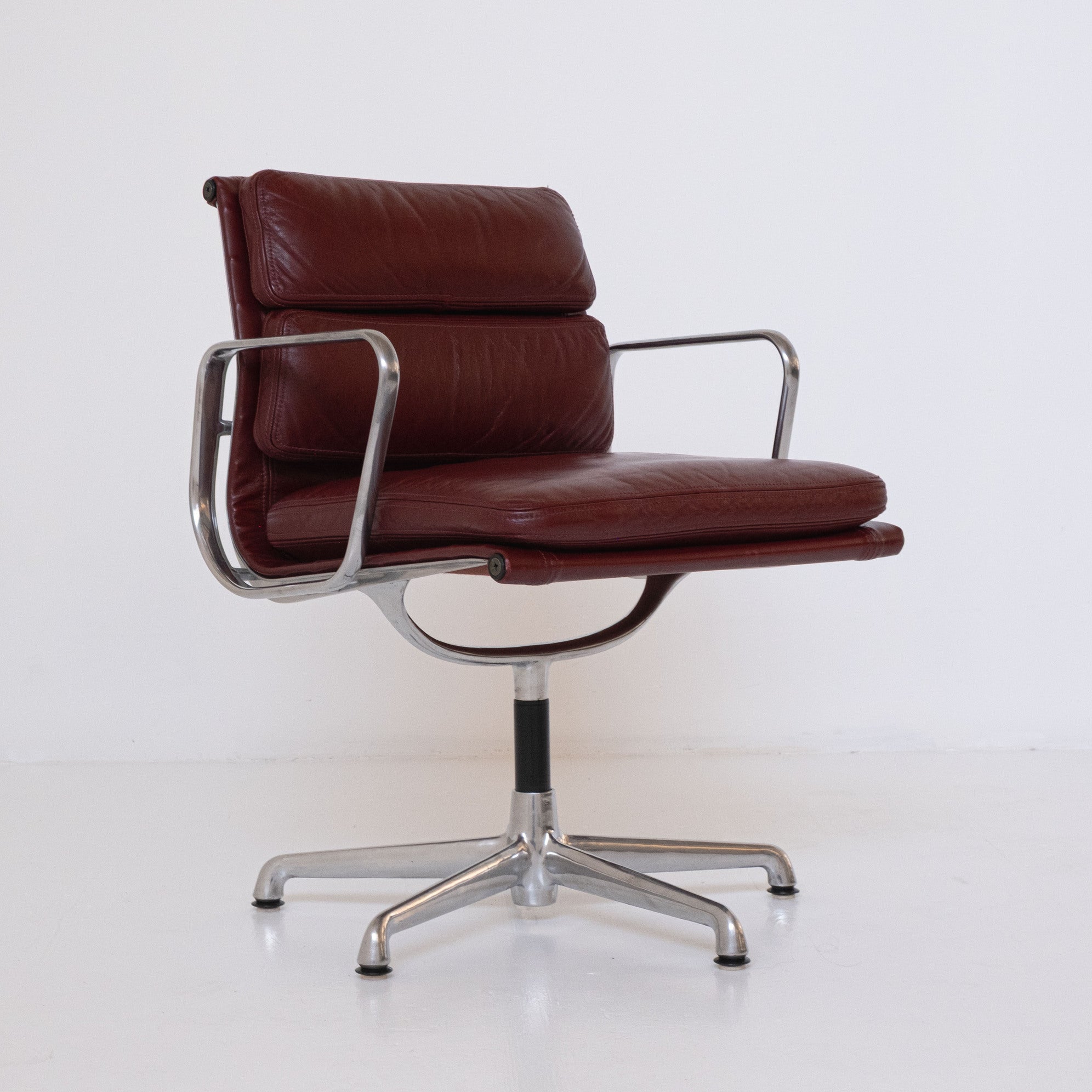 Soft Pad EA 217 Office Chair by Charles and Ray Eames for ICF