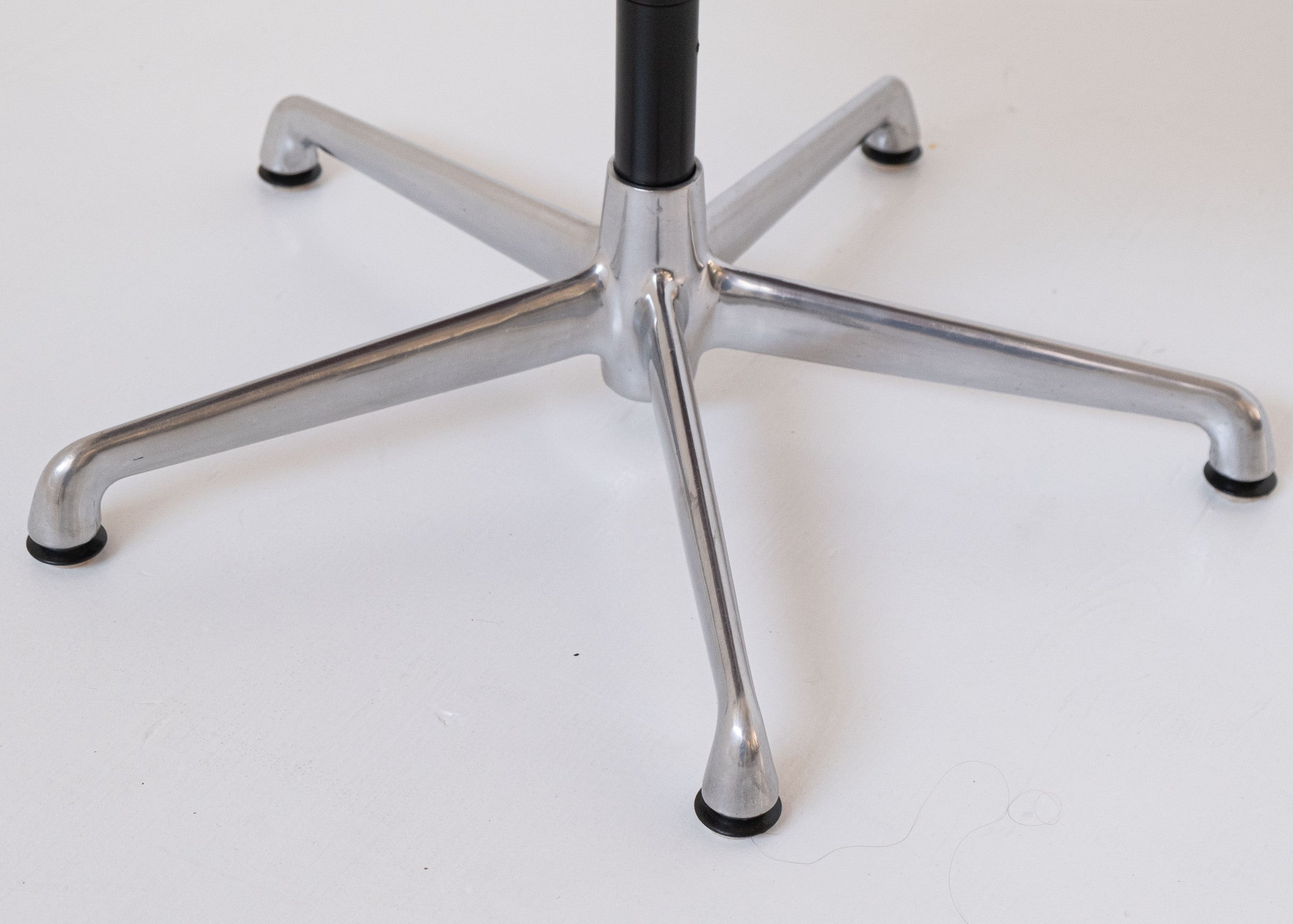 Soft Pad EA 217 Office Chair by Charles and Ray Eames for ICF