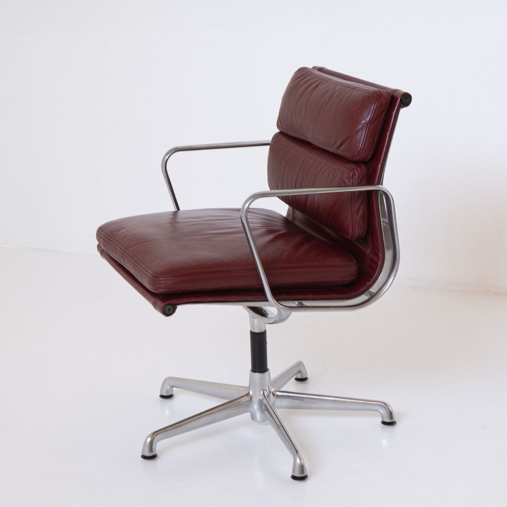 Soft Pad EA 217 Office Chair by Charles and Ray Eames for ICF