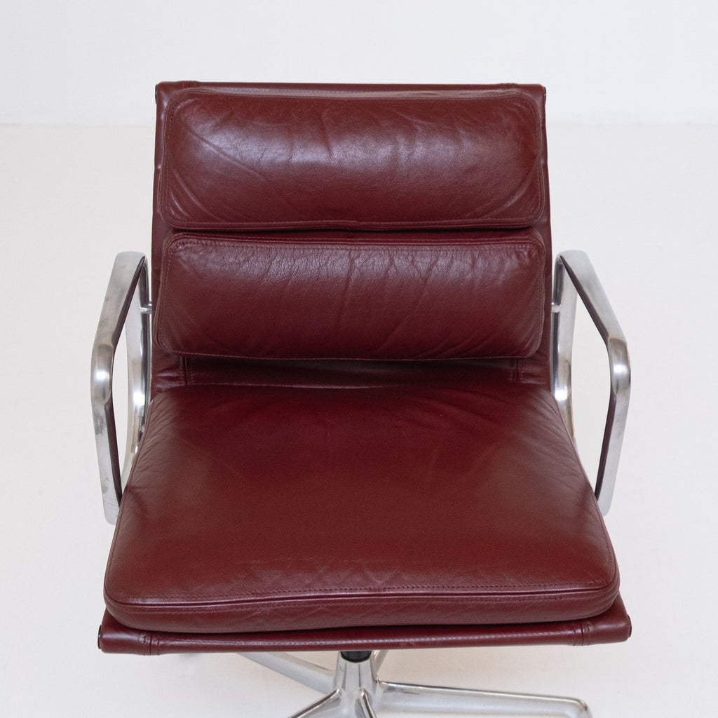 Soft Pad EA 217 Office Chair by Charles and Ray Eames for ICF