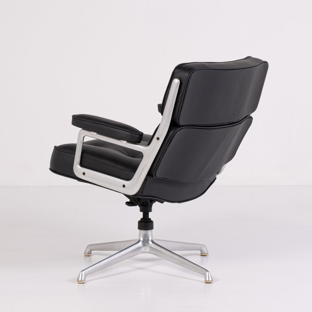 Poltrona Lobby Chair ES 108 – Design Charles e Ray Eames per Herman Miller
