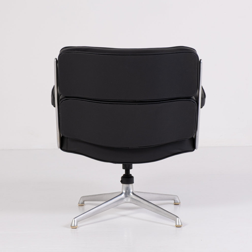 Poltrona Lobby Chair ES 108 – Design Charles e Ray Eames per Herman Miller