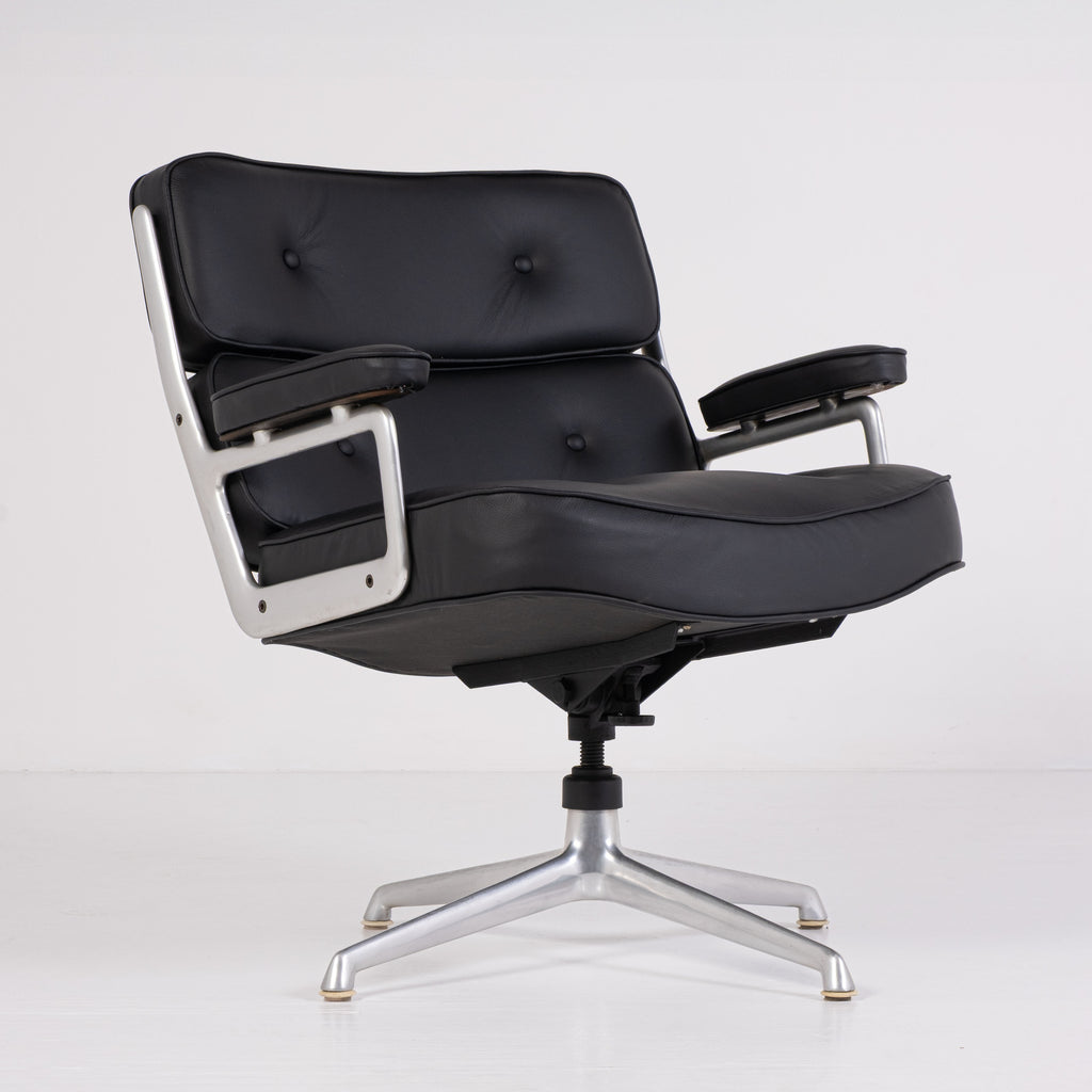Poltrona Lobby Chair ES 108 – Design Charles e Ray Eames per Herman Miller