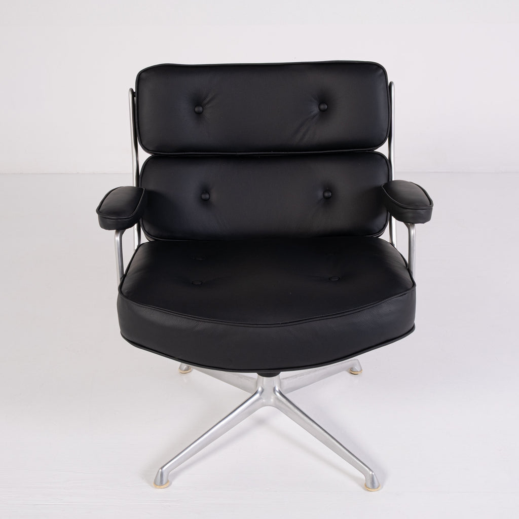 Poltrona Lobby Chair ES 108 – Design Charles e Ray Eames per Herman Miller
