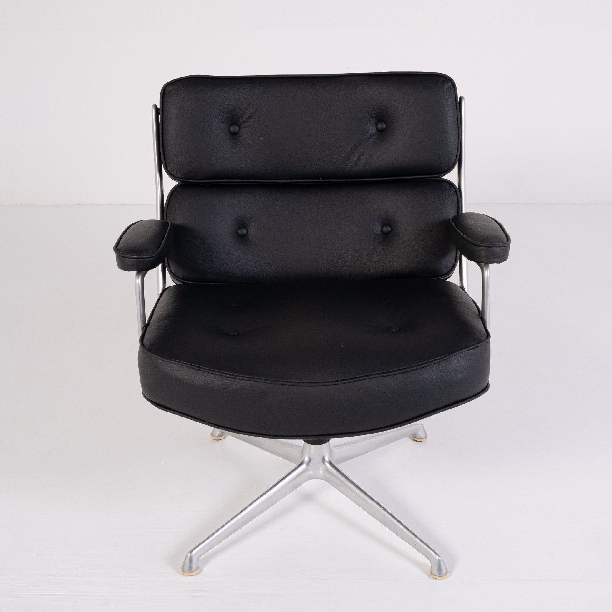 Poltrona Lobby Chair ES 108 – Design Charles e Ray Eames per Herman Miller