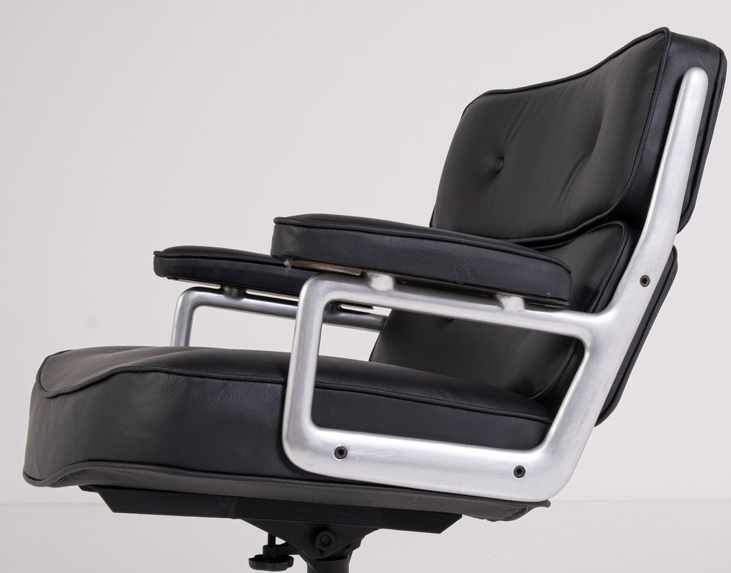 Poltrona Lobby Chair ES 108 – Design Charles e Ray Eames per Herman Miller