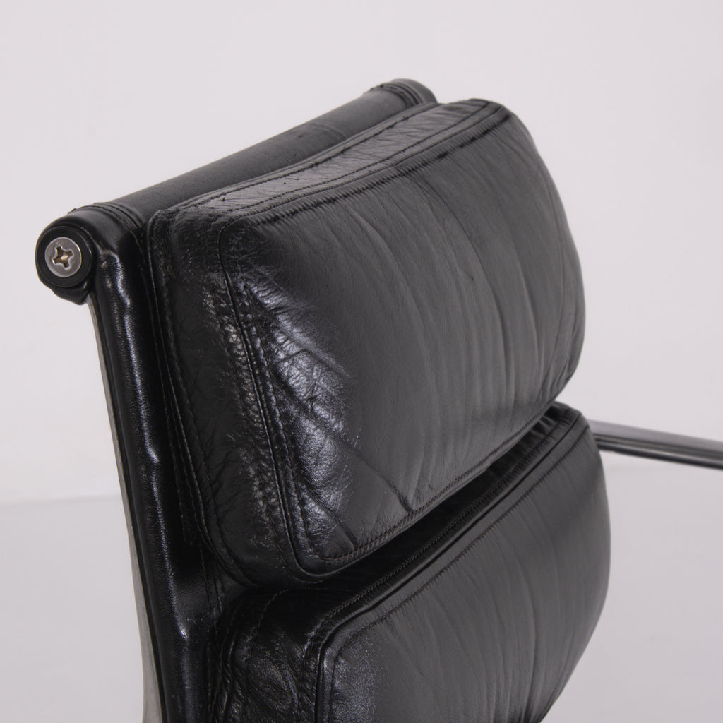 Sedia da ufficio Soft Pad EA 217 di Charles e Ray Eames per ICF