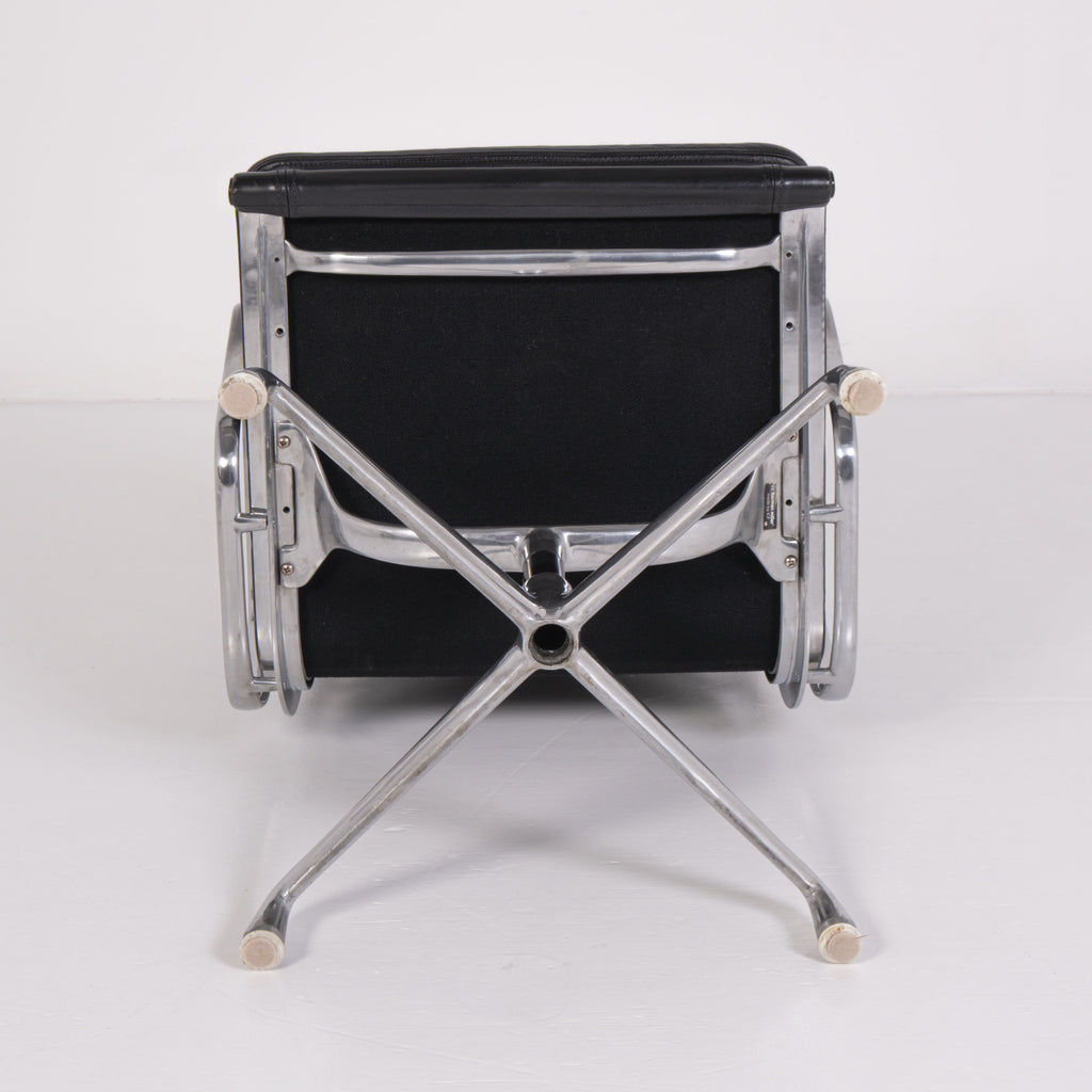 Sedia da ufficio Soft Pad EA 217 di Charles e Ray Eames per ICF